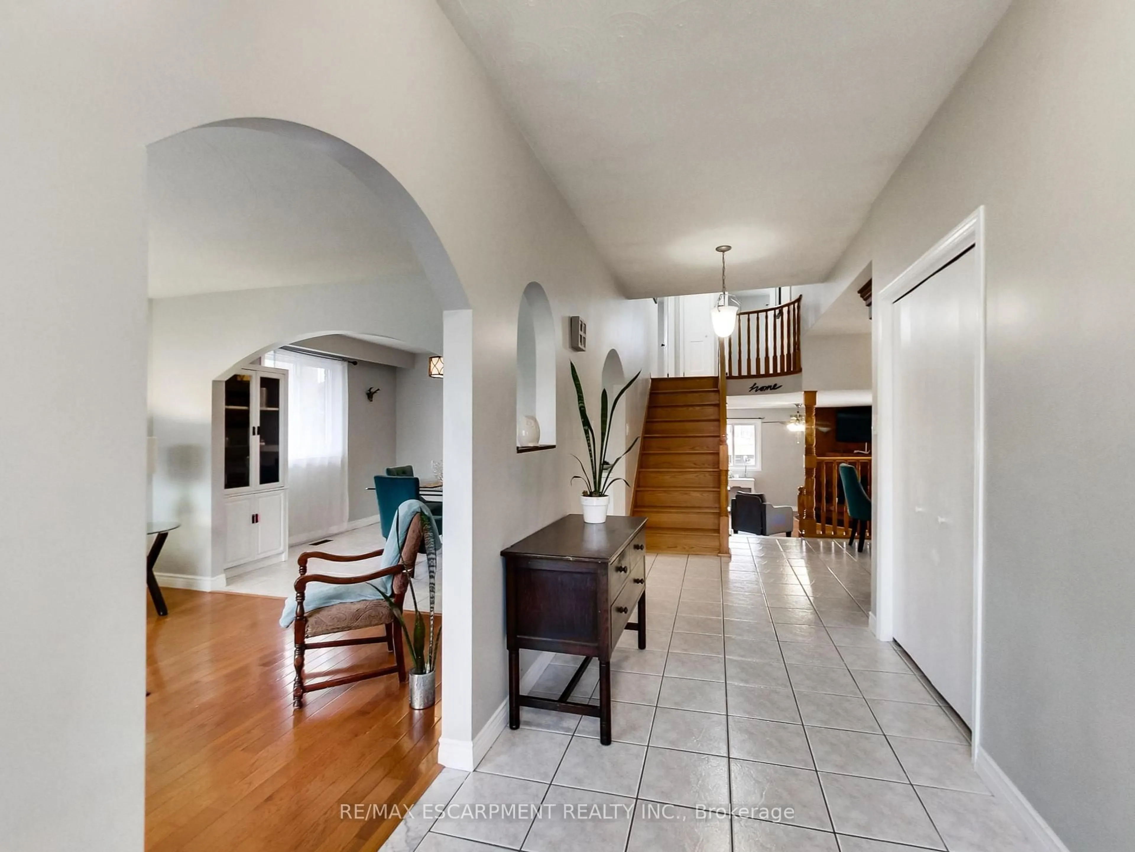 Unknown for 18 Pavarotti Crt, Hamilton Ontario L8G 4P8