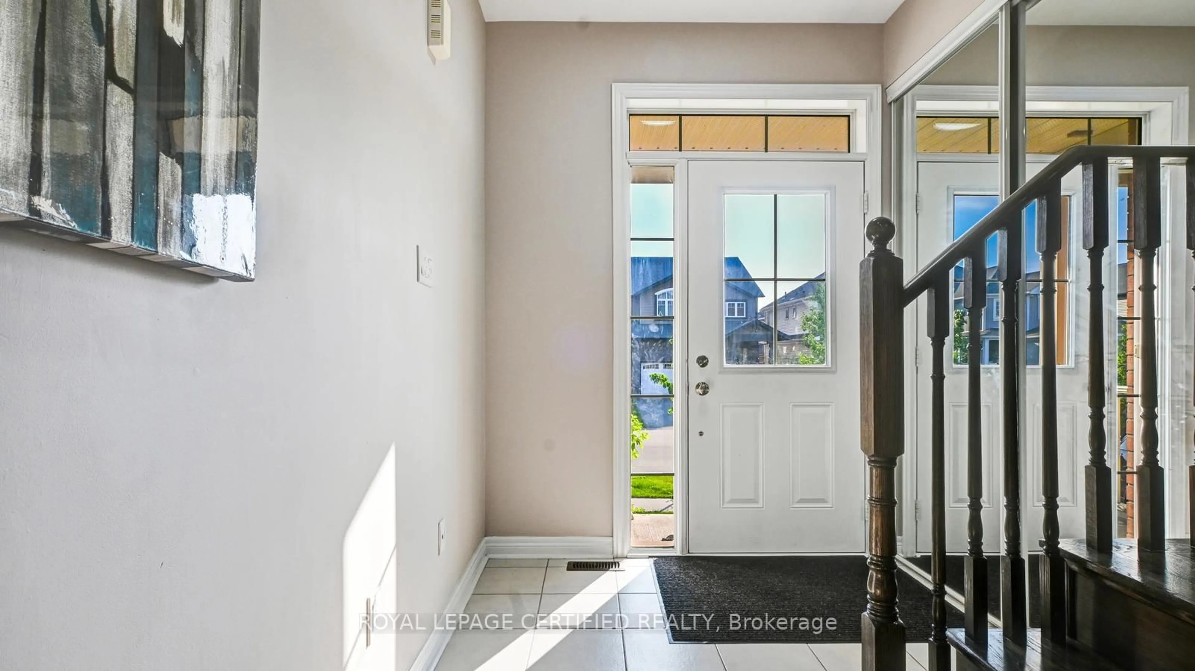 Indoor entryway for 33 Robbins Rdge, Brant Ontario N3L 0H2