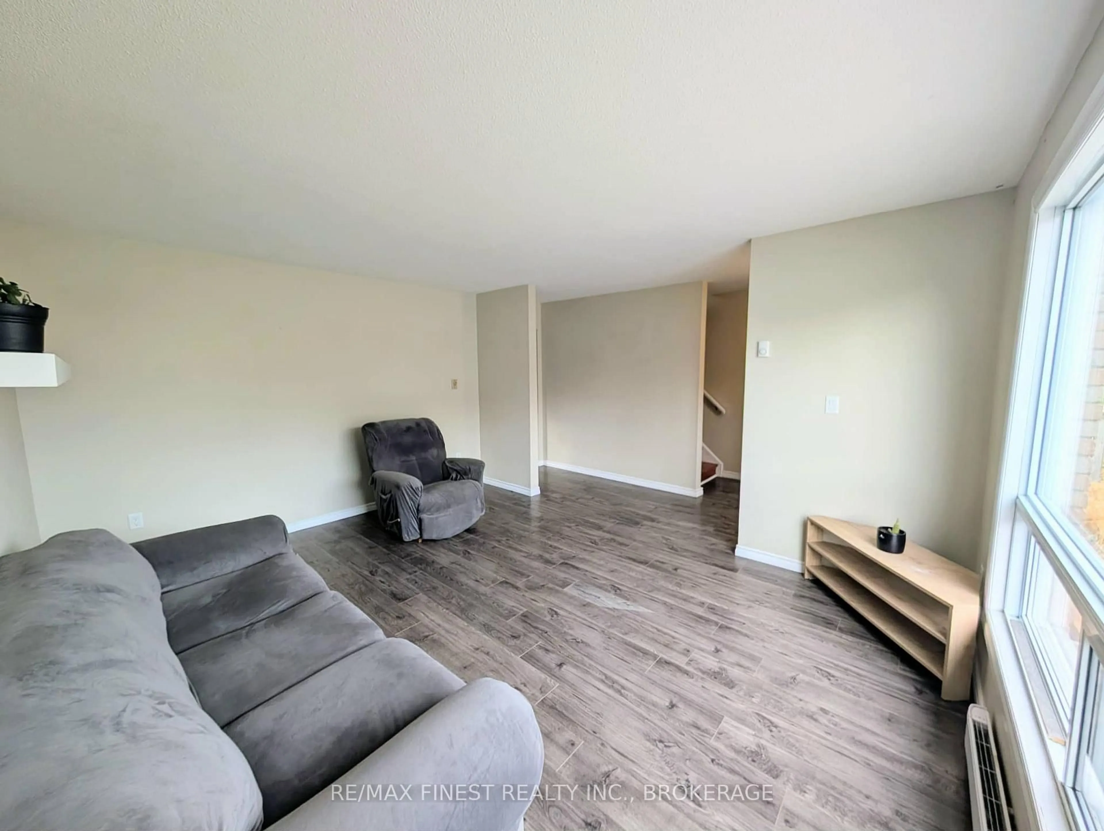 A pic of a room for 2 Rosemund Cres, Kingston Ontario K7M 6Z3