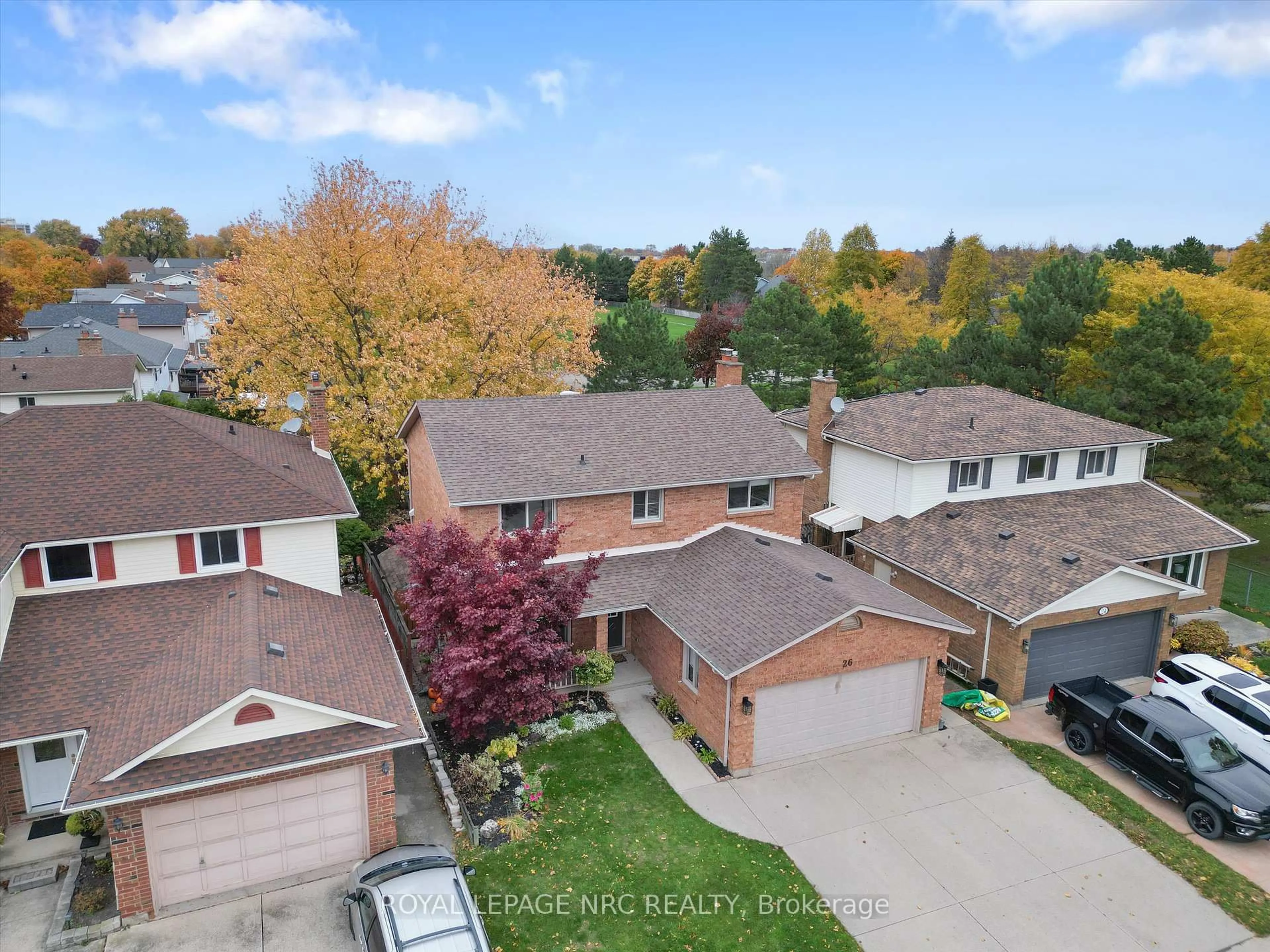 A pic from outside/outdoor area/front of a property/back of a property/a pic from drone, street for 26 Elderwood Dr, St. Catharines Ontario L2S 3E5