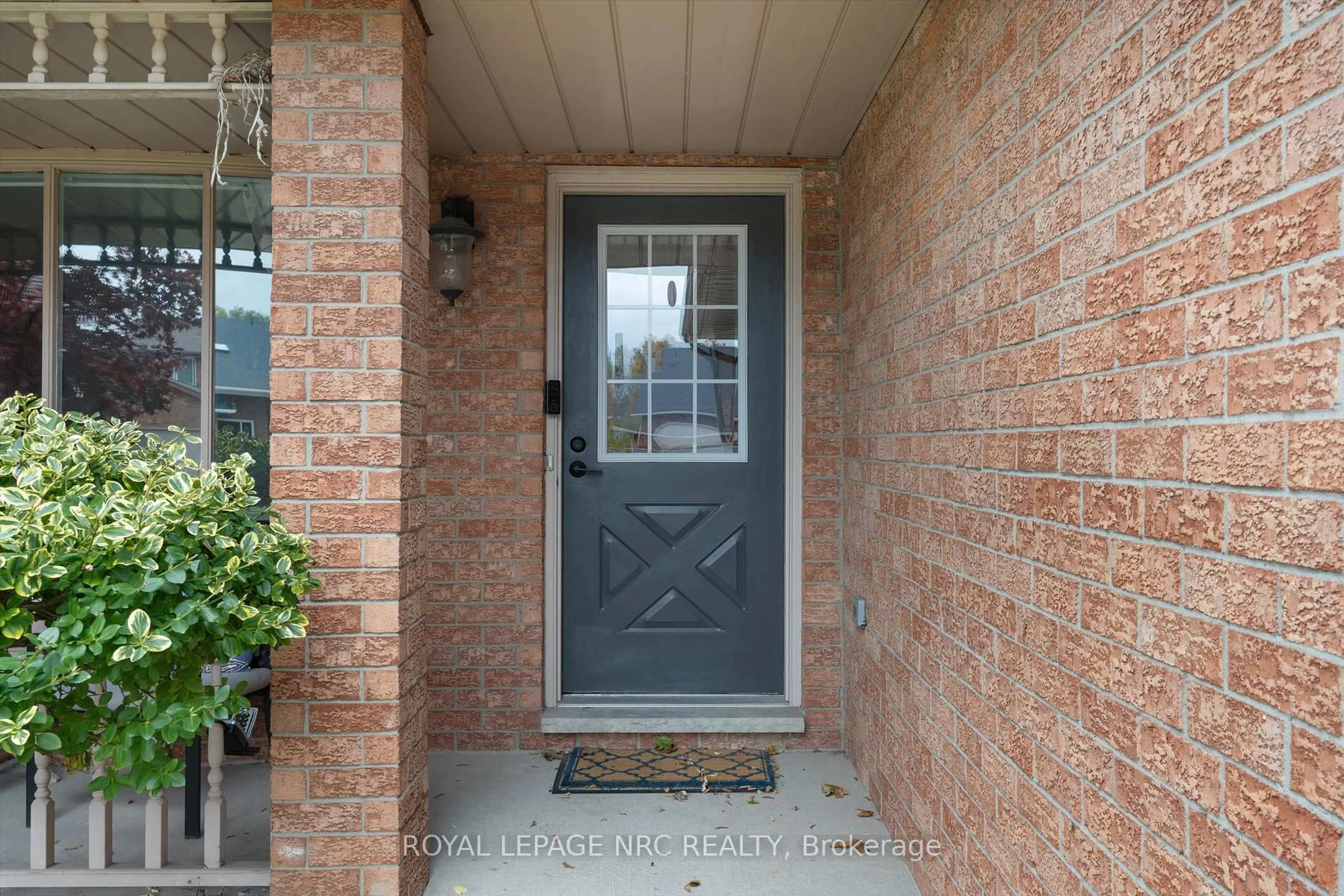 Indoor entryway for 26 Elderwood Dr, St. Catharines Ontario L2S 3E5
