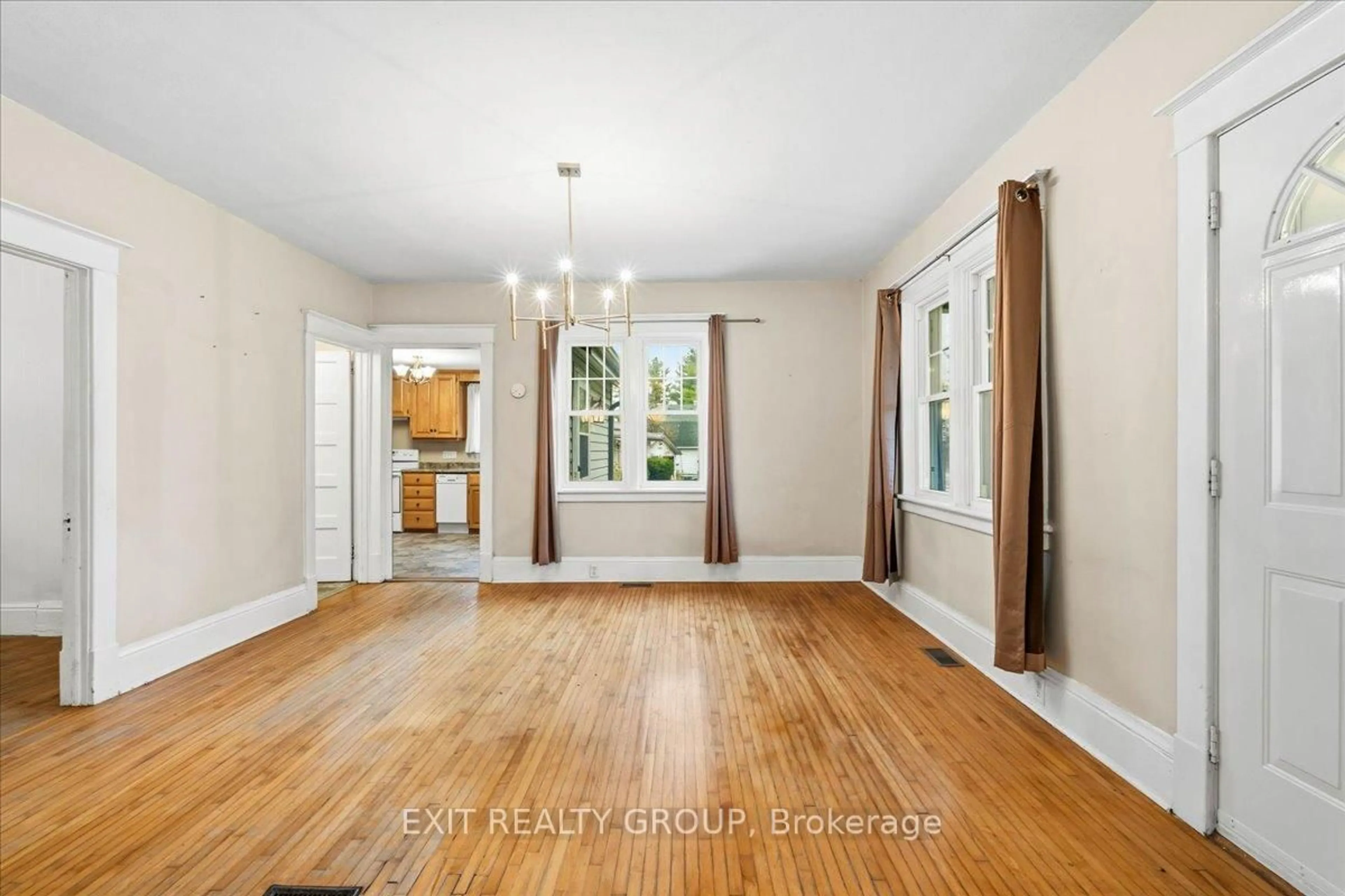 Indoor entryway for 18178 Telephone Rd, Ingleside Ontario K8V 5P4