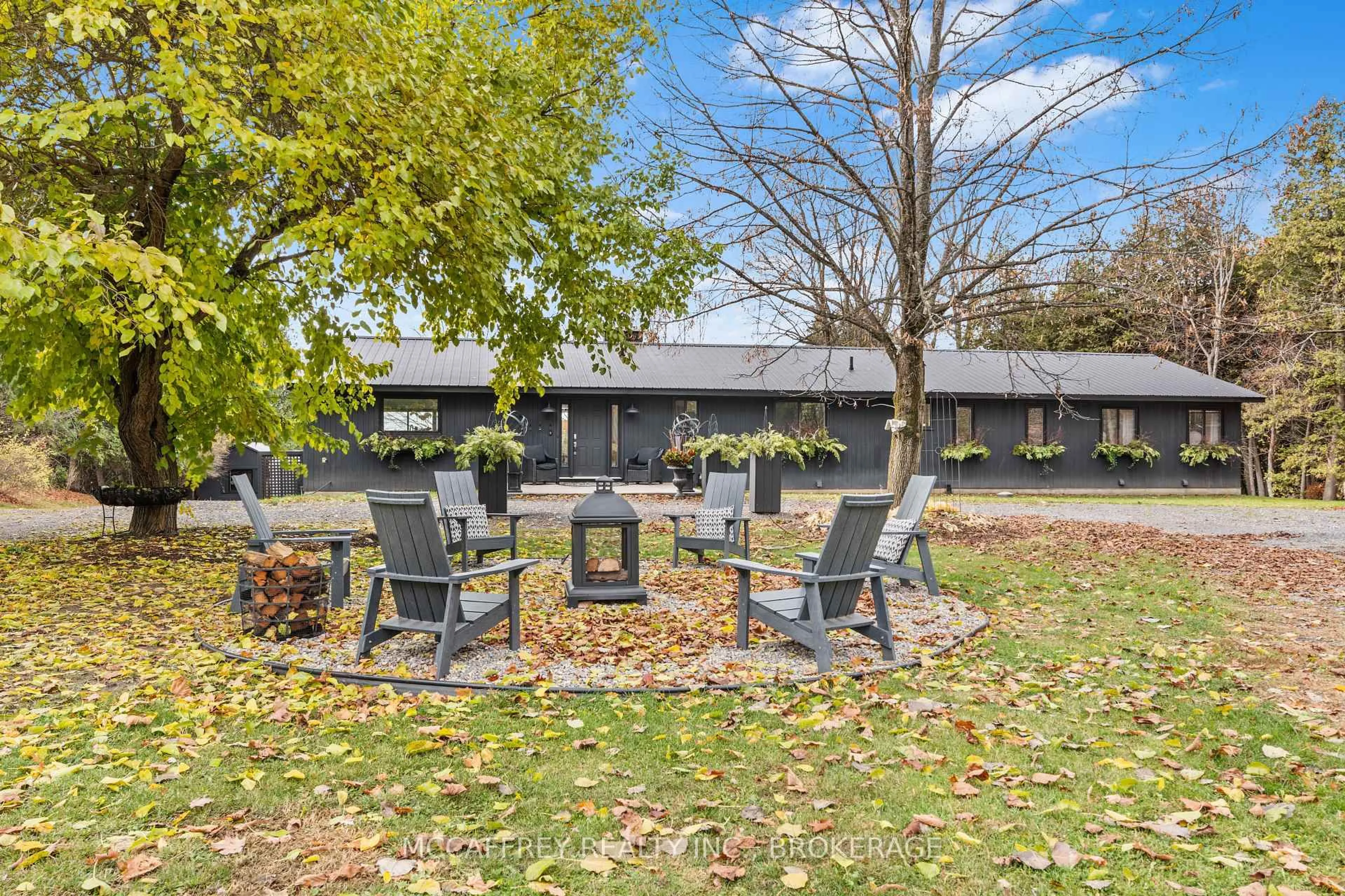 Patio, unknown for 98 Juniper Lane, Tamworth Ontario K0K 3G0