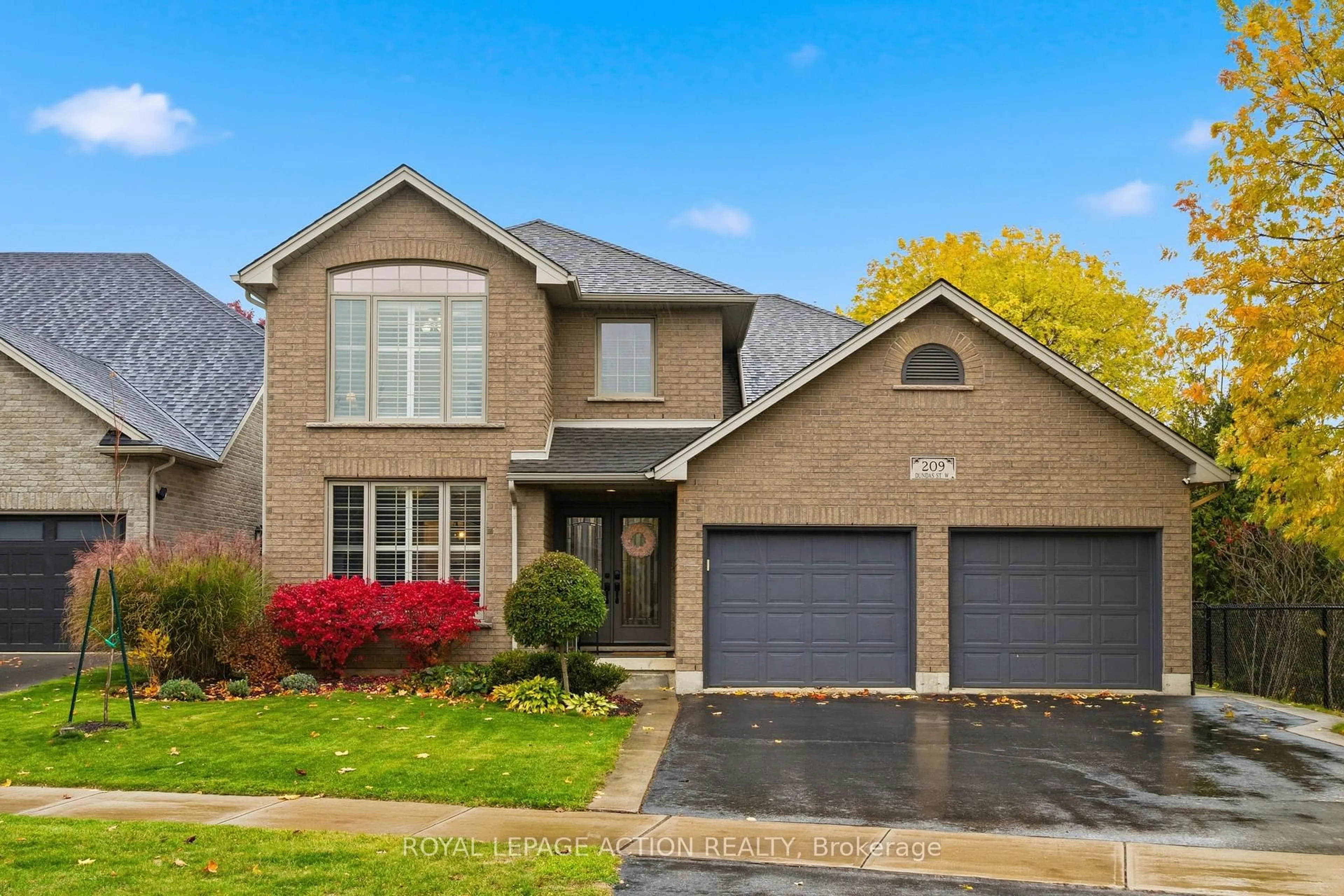 Home with brick exterior material, street for 209 Dundas St, Brant Ontario N3L 4H3