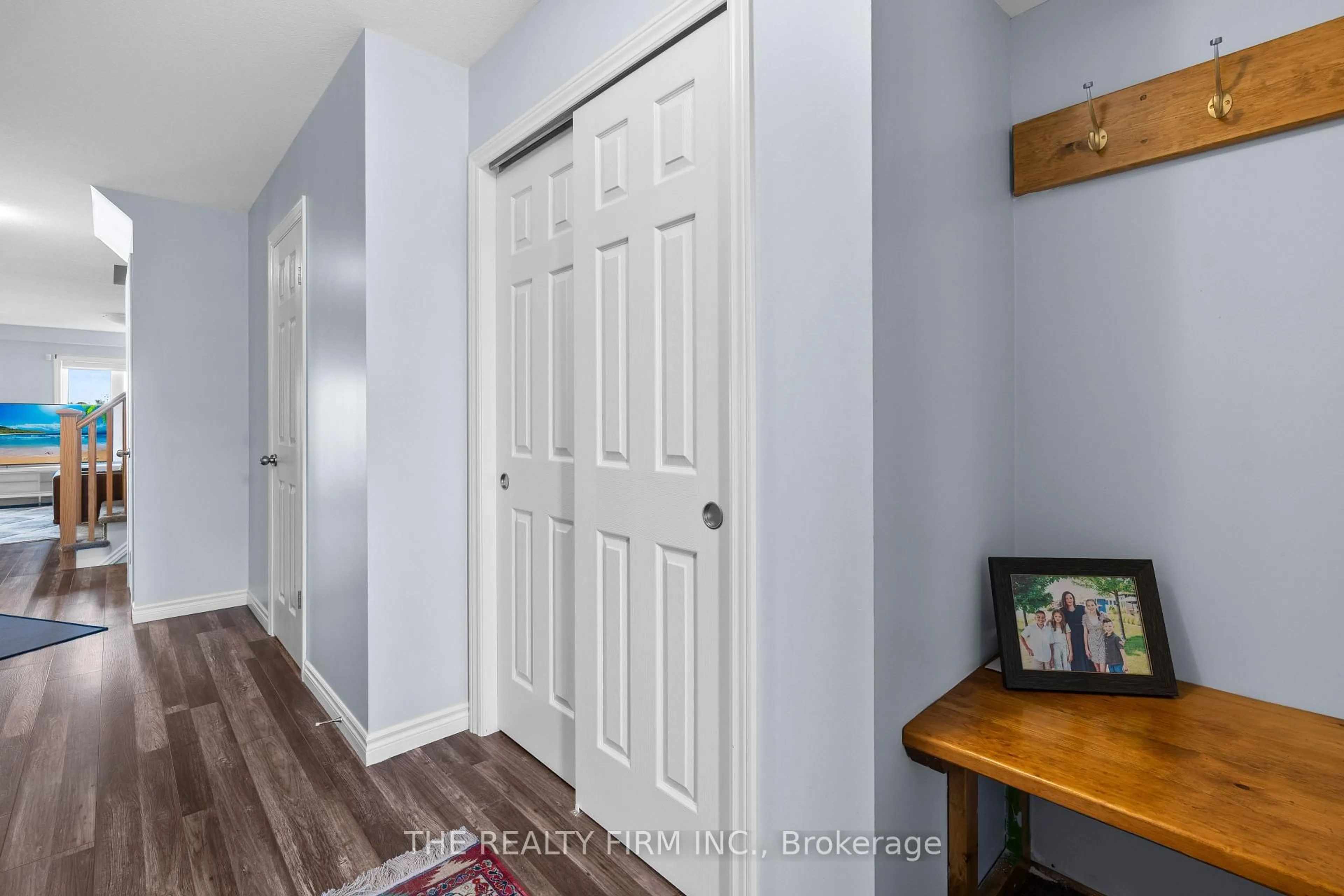 Indoor entryway for 376 Bradshaw Dr, Stratford Ontario N5A 0K2