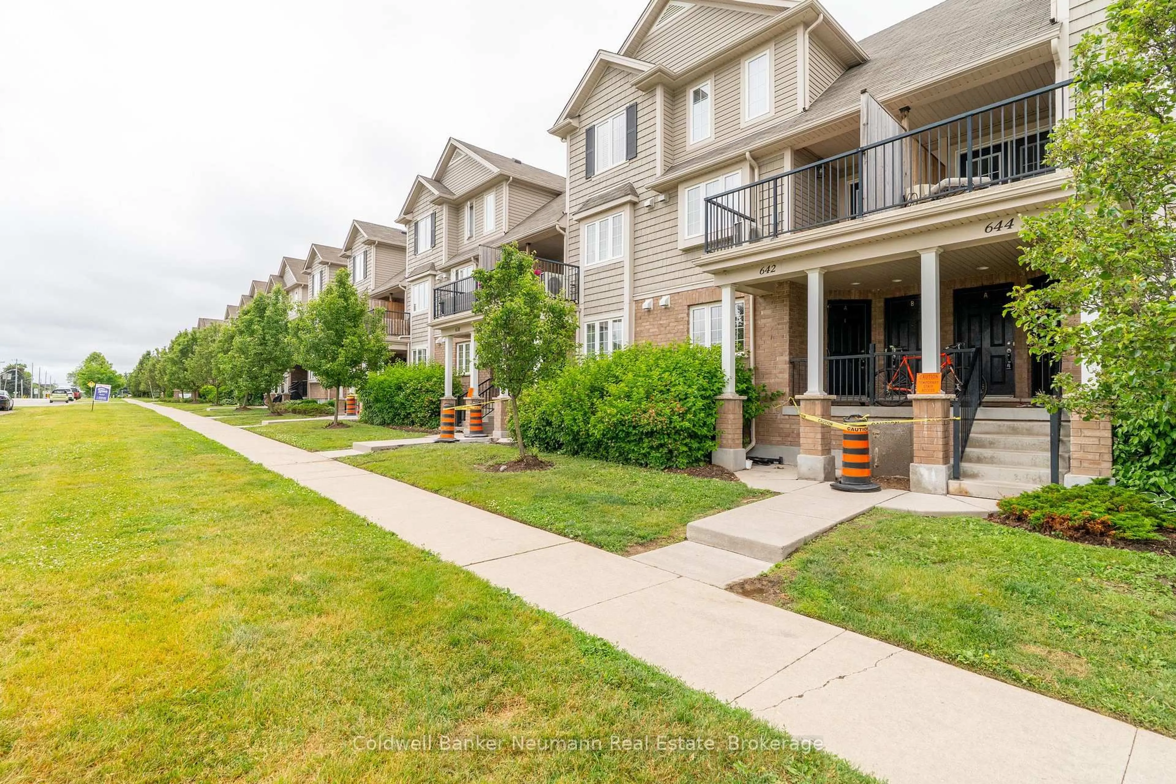 Patio, unknown for 644 Woodlawn Rd #A, Guelph Ontario N1E 0K4