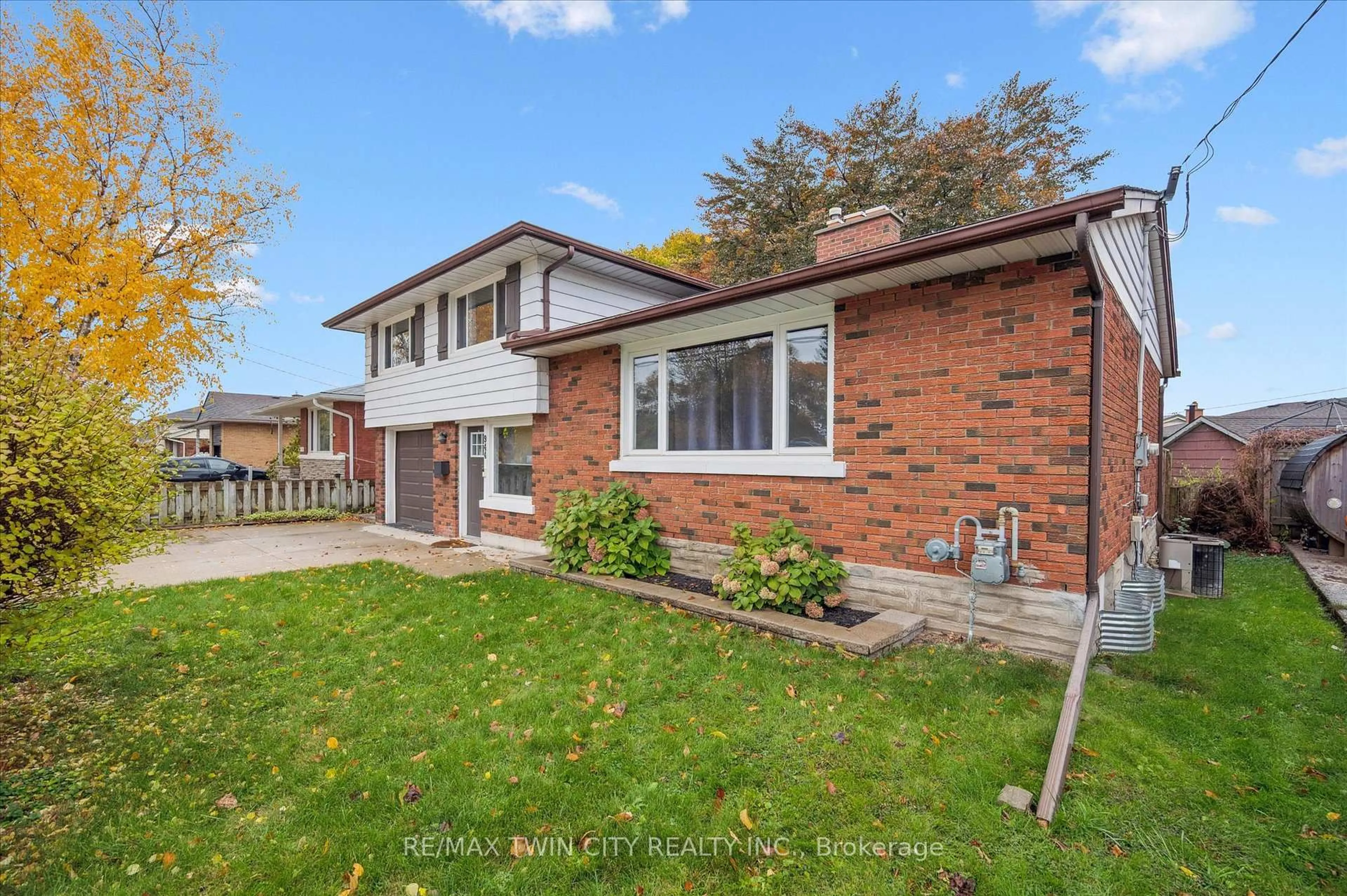 Home with brick exterior material, street for 944 Concession Dr, Cambridge Ontario N3H 4L6