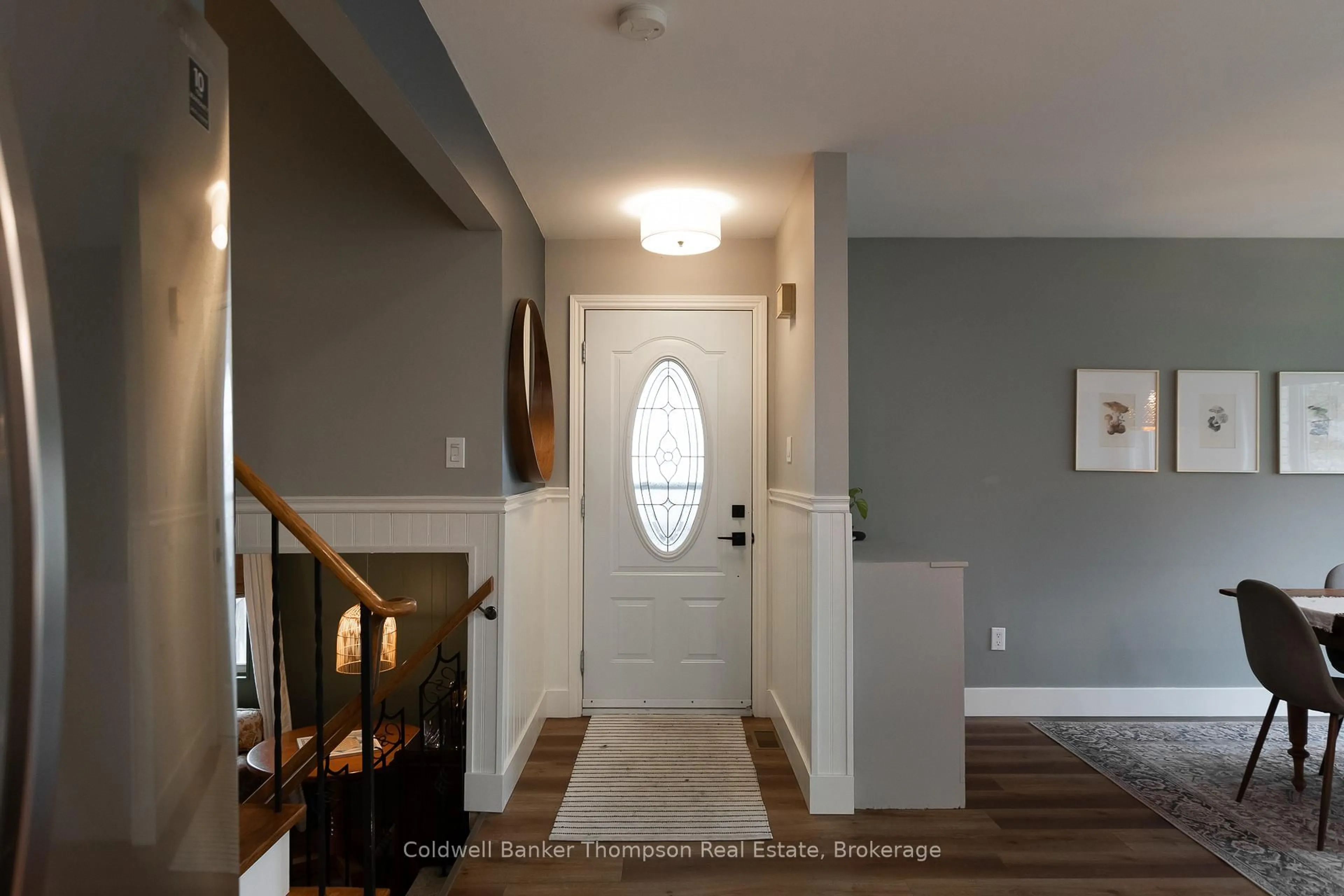 Indoor entryway for 12 Cora St, Huntsville Ontario P1H 1V7