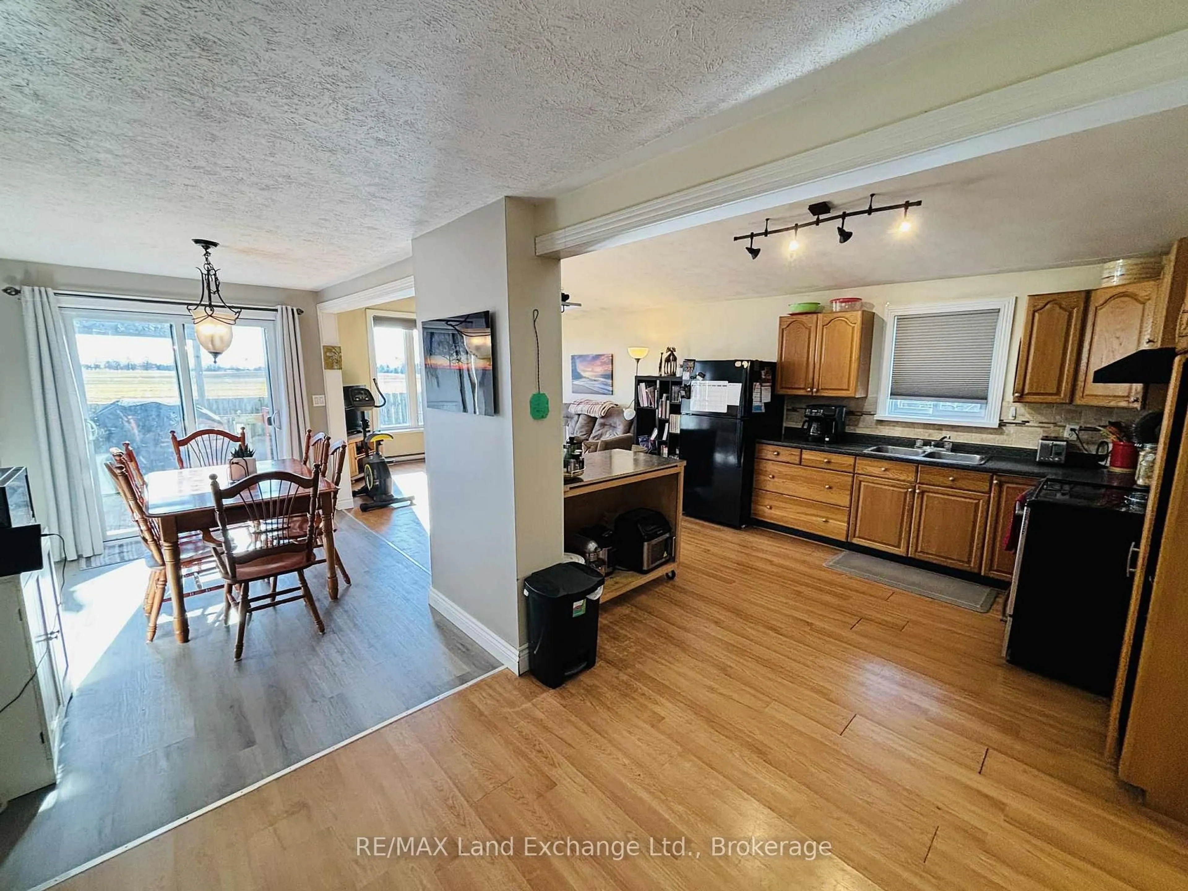 Open concept kitchen, unknown for 206 Grace St, Georgian Bluffs Ontario N0H 2N0