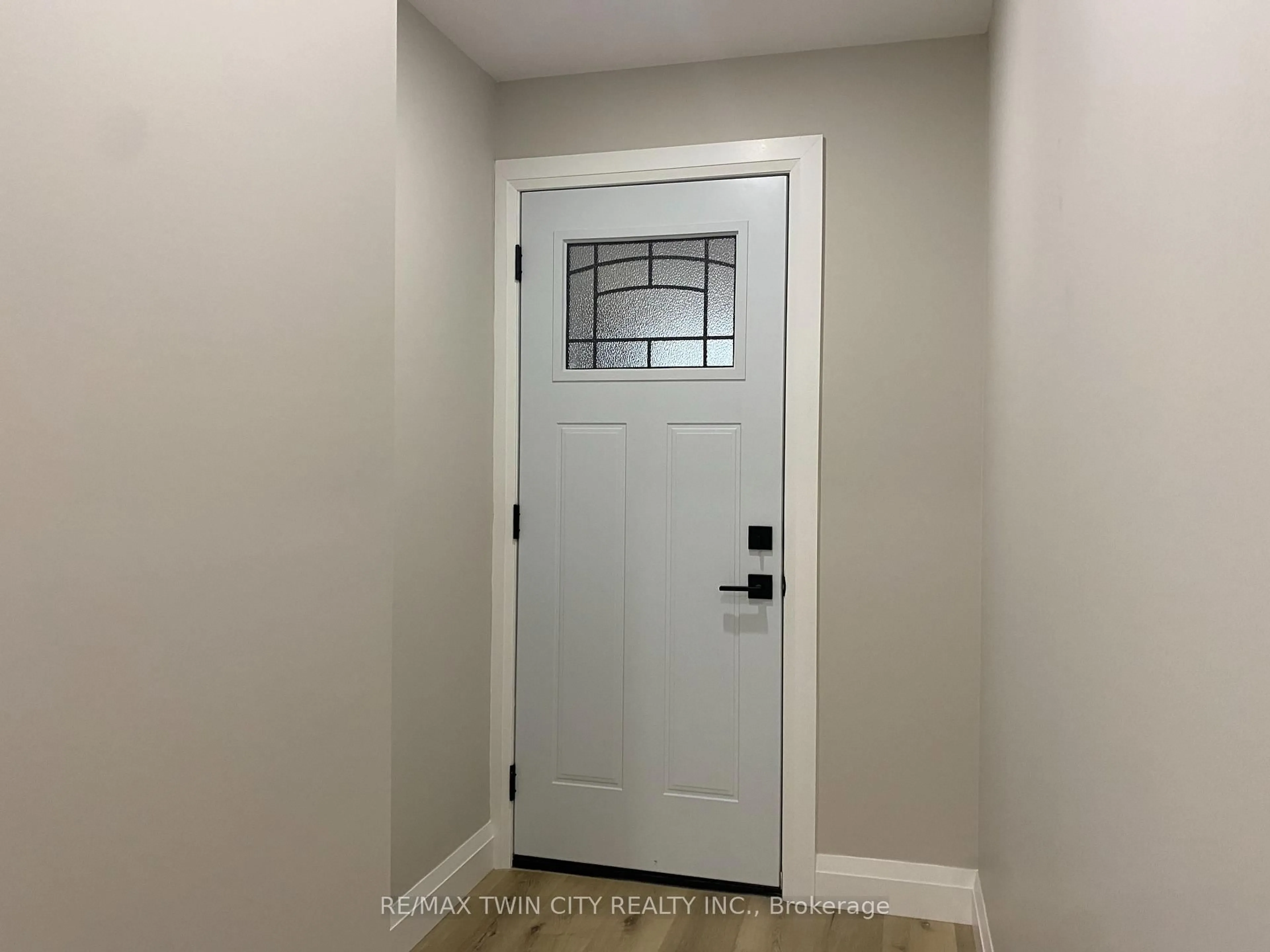 Indoor entryway for 1067 Bernhardt St, Cambridge Ontario N3H 2X9