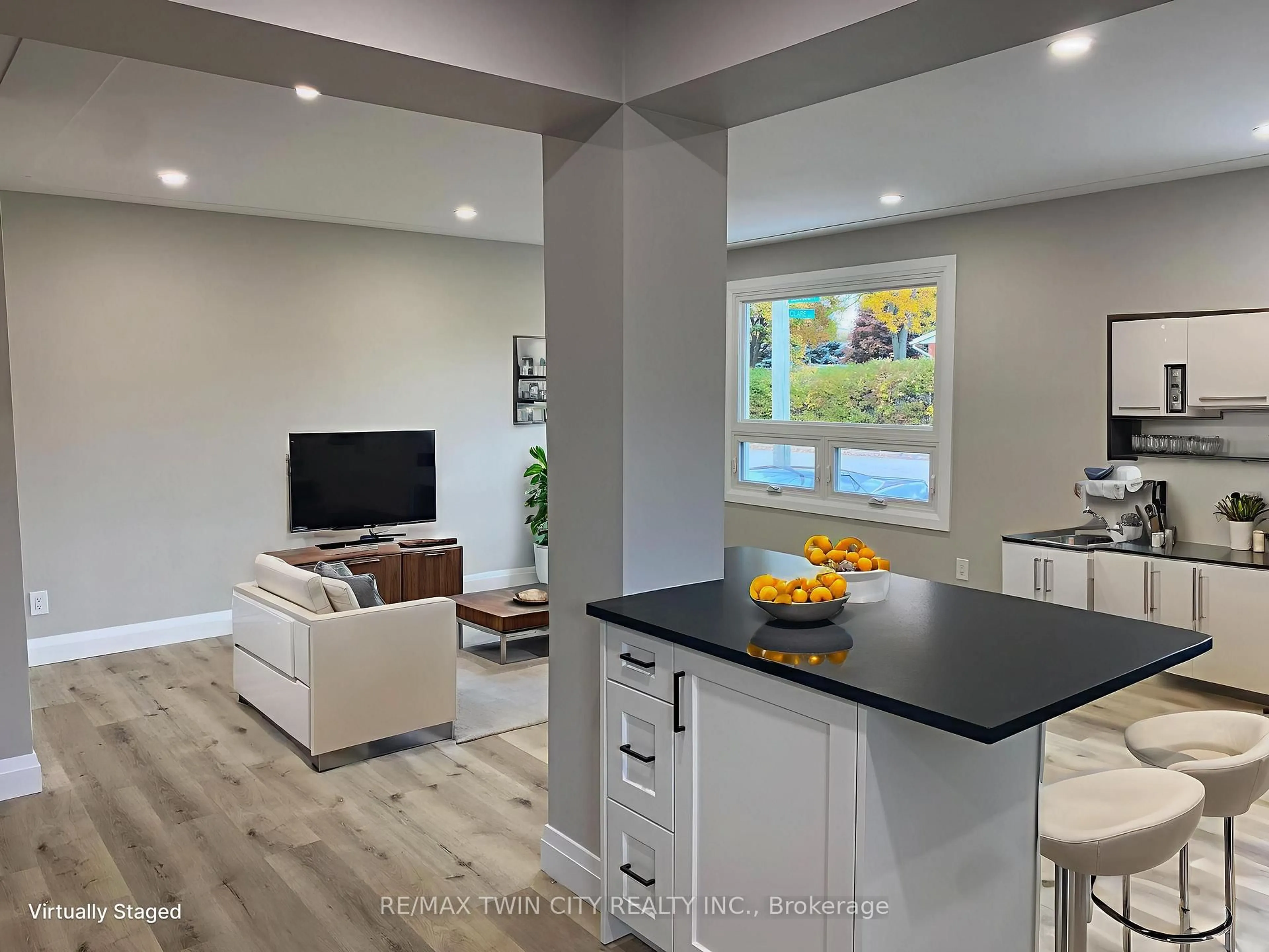 Open concept kitchen, unknown for 1067 Bernhardt St, Cambridge Ontario N3H 2X9