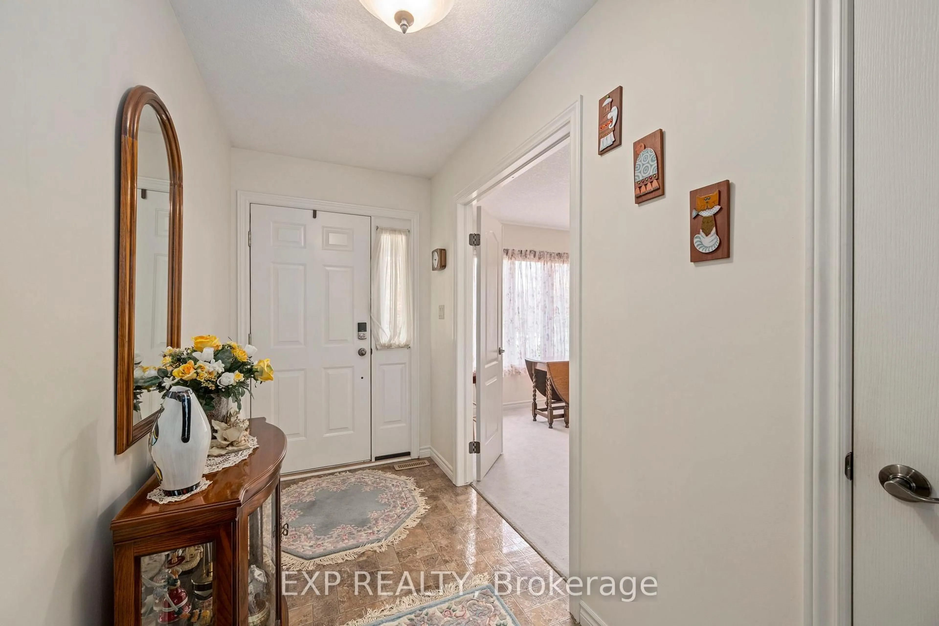 Indoor entryway for 56 Lake Margaret Tr, St. Thomas Ontario N5R 6K7