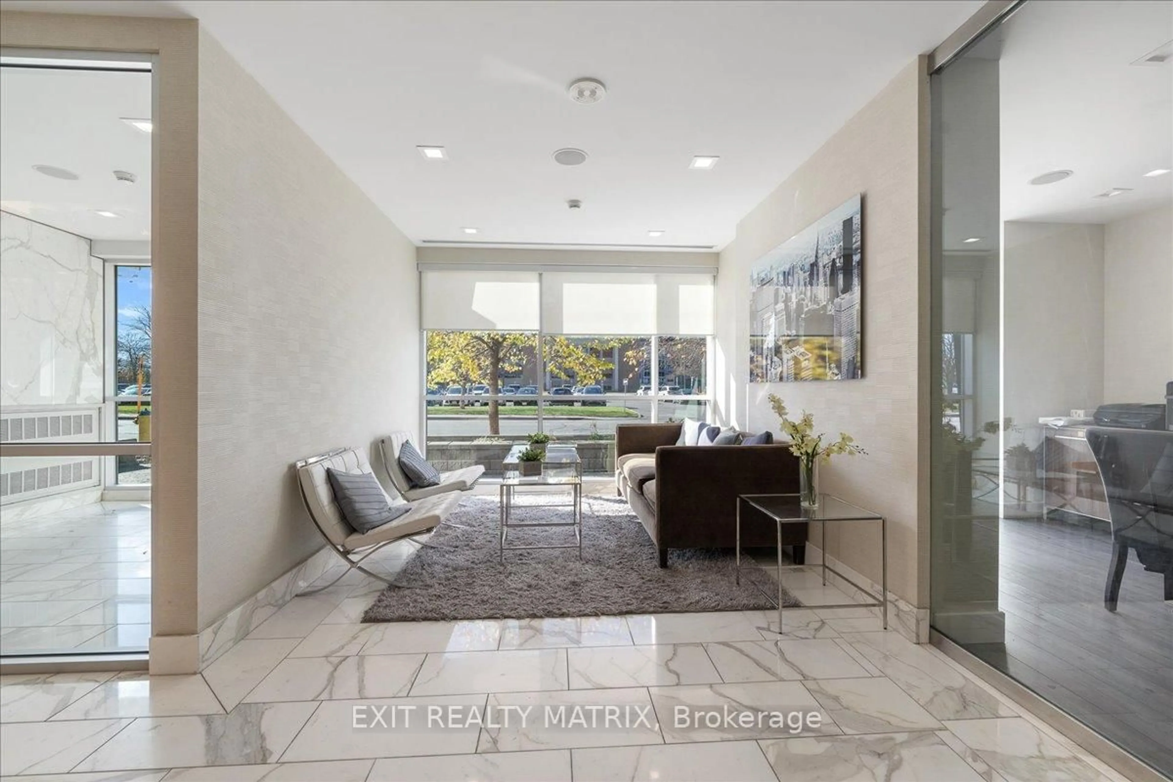 Indoor foyer for 201 Parkdale Ave #903, Ottawa Ontario K1Y 1E8