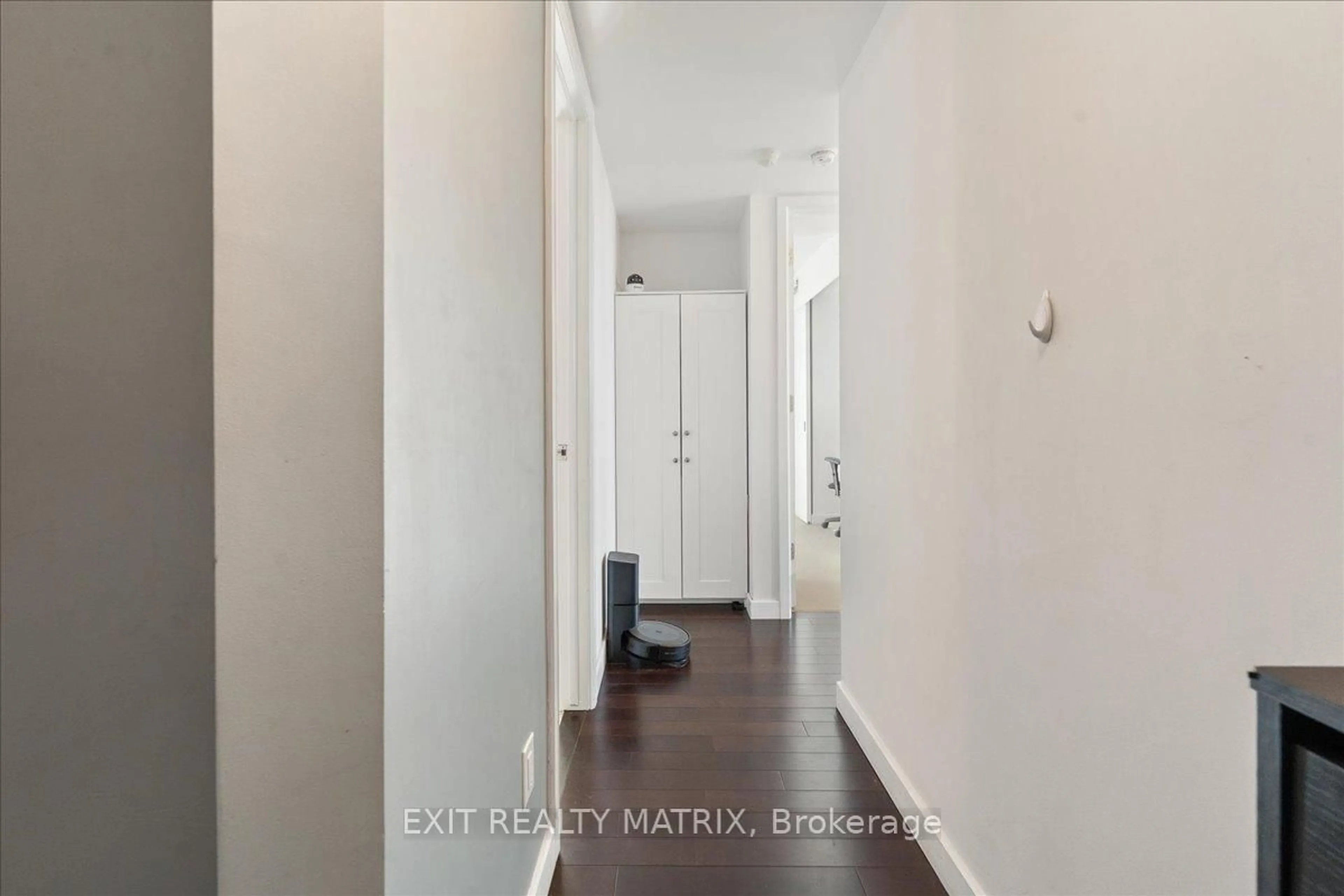 Indoor entryway for 201 Parkdale Ave #903, Ottawa Ontario K1Y 1E8