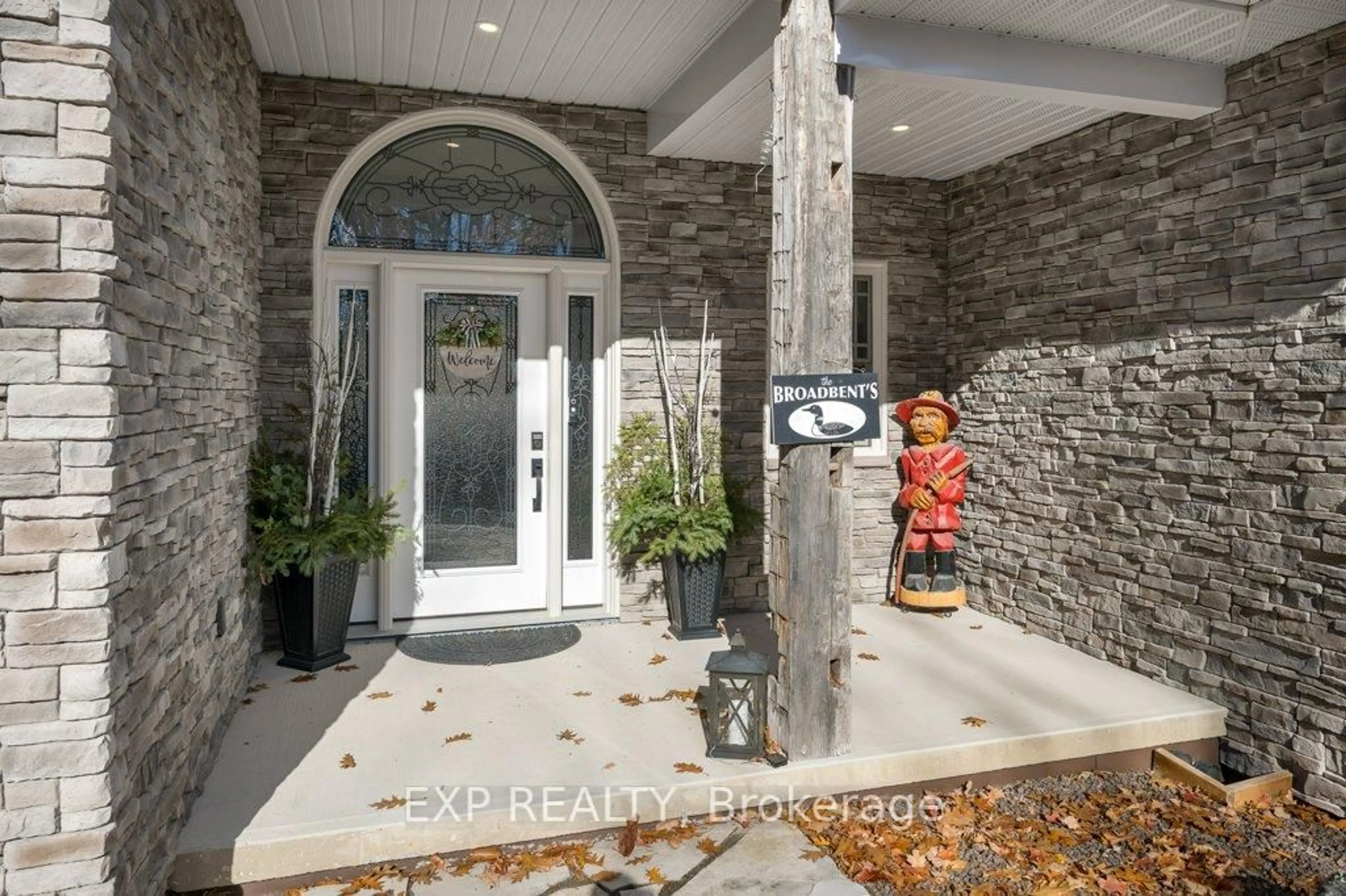 Indoor entryway for 369 Station Rd, Limoges Ontario K0K 2M0