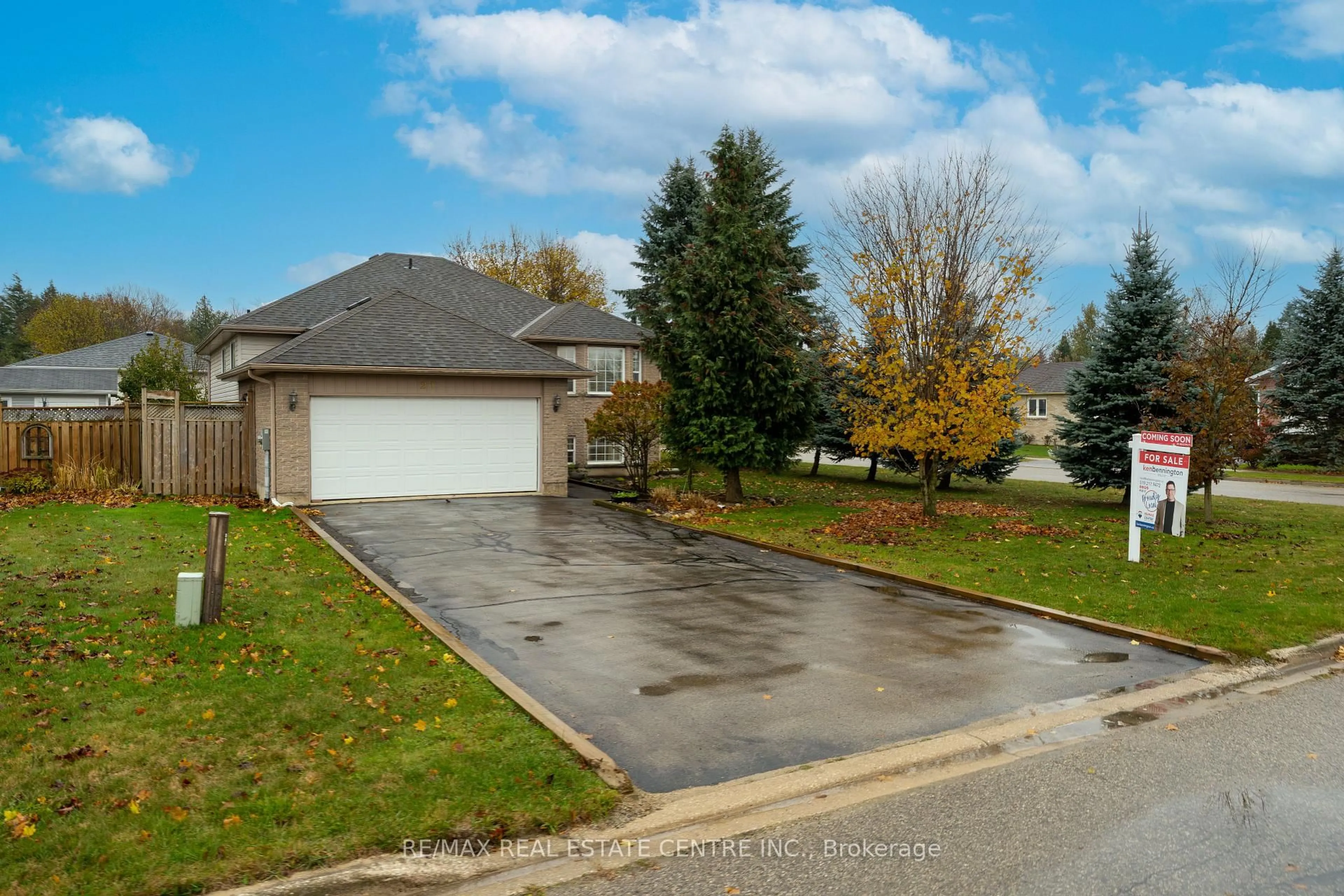 A pic from outside/outdoor area/front of a property/back of a property/a pic from drone, street for 21 Highpoint St, Southgate Ontario N0C 1B0