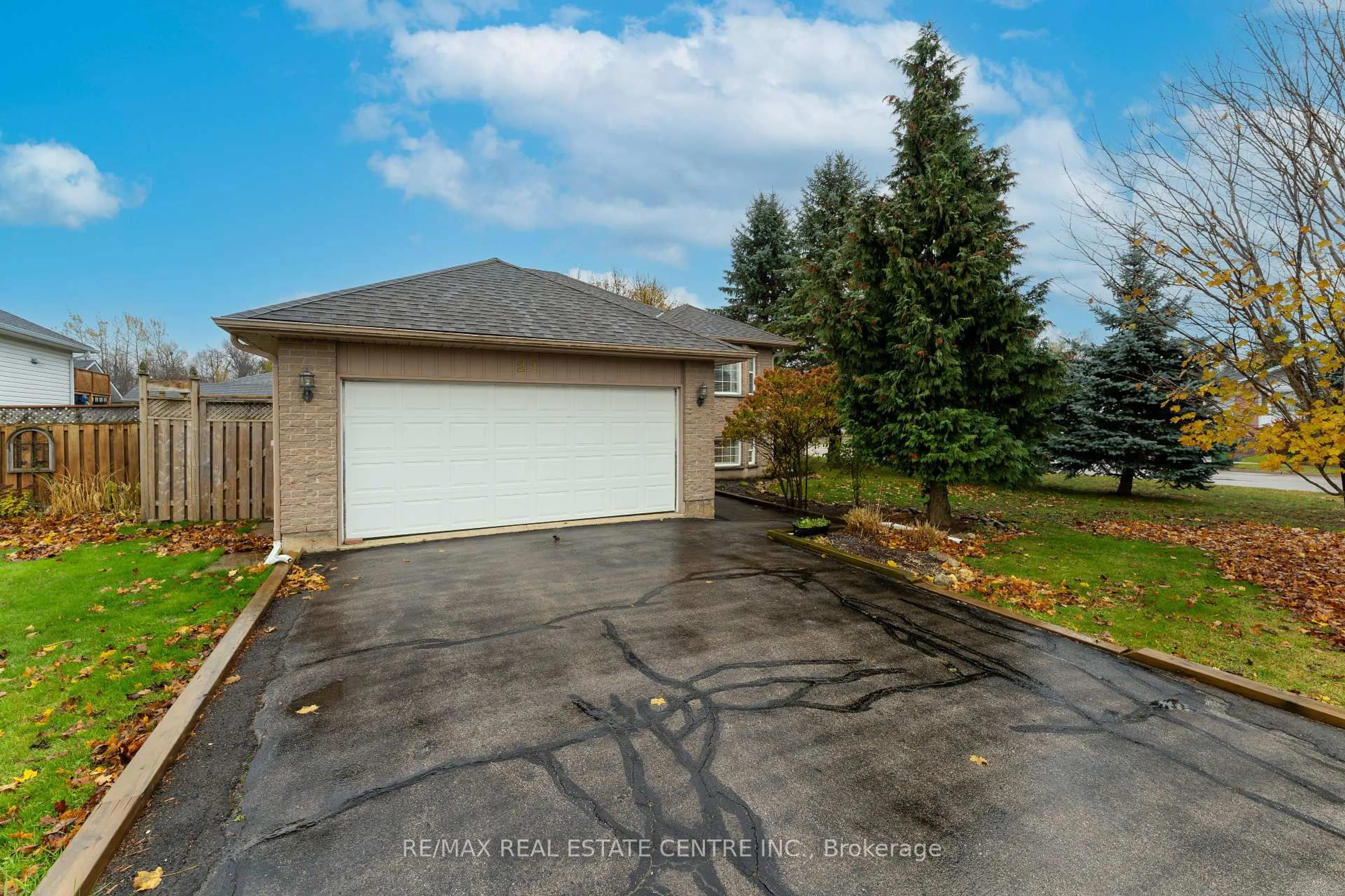 A pic from outside/outdoor area/front of a property/back of a property/a pic from drone, water/lake/river/ocean view for 21 Highpoint St, Southgate Ontario N0C 1B0