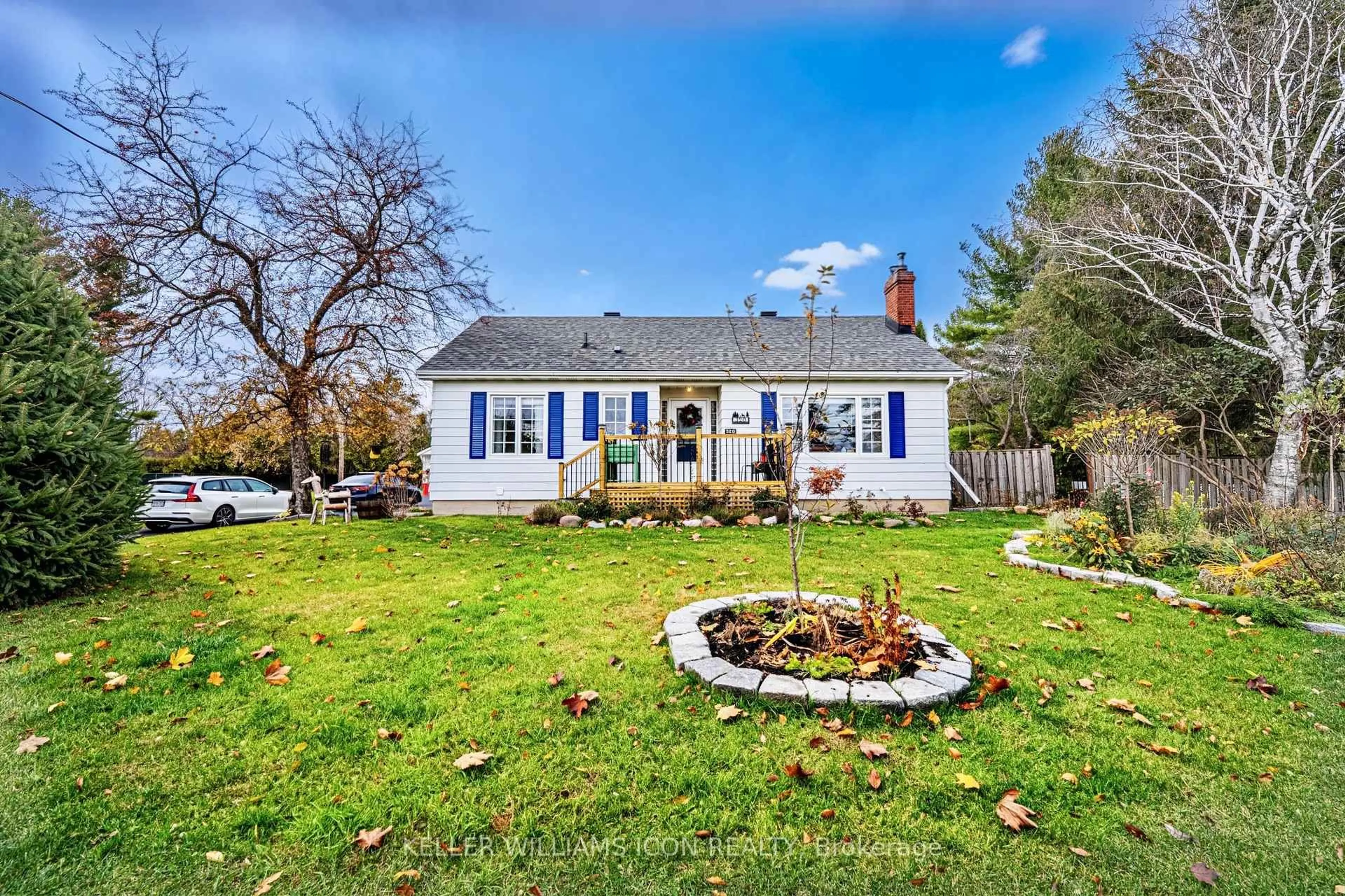 A pic from outside/outdoor area/front of a property/back of a property/a pic from drone, unknown for 320 Donald B. Munro Dr, Carp Ontario K0A 1L0