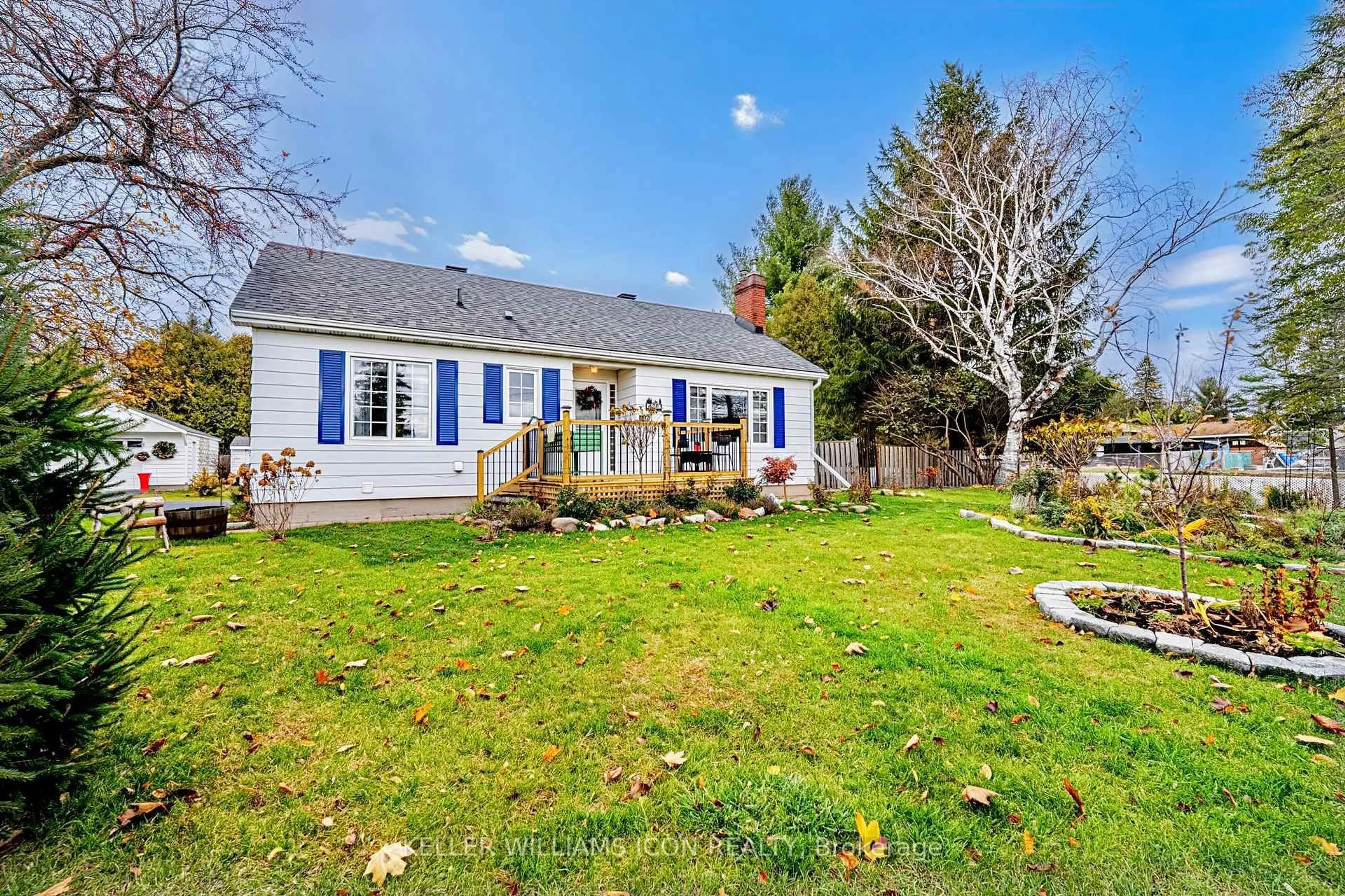 Patio, street for 320 Donald B. Munro Dr, Carp Ontario K0A 1L0