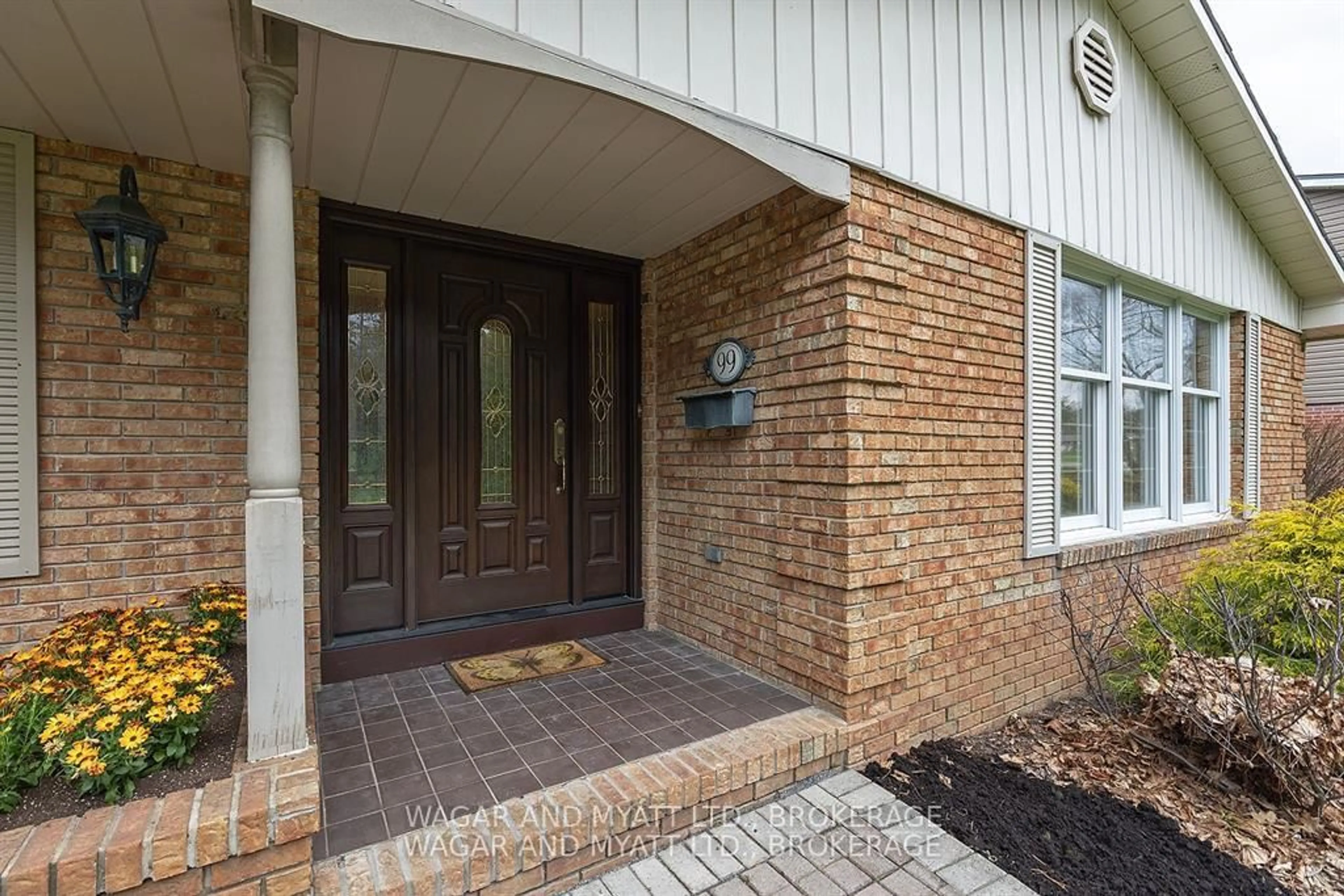 Indoor entryway for 99 River Rd, Greater Napanee Ontario K7R 3H3