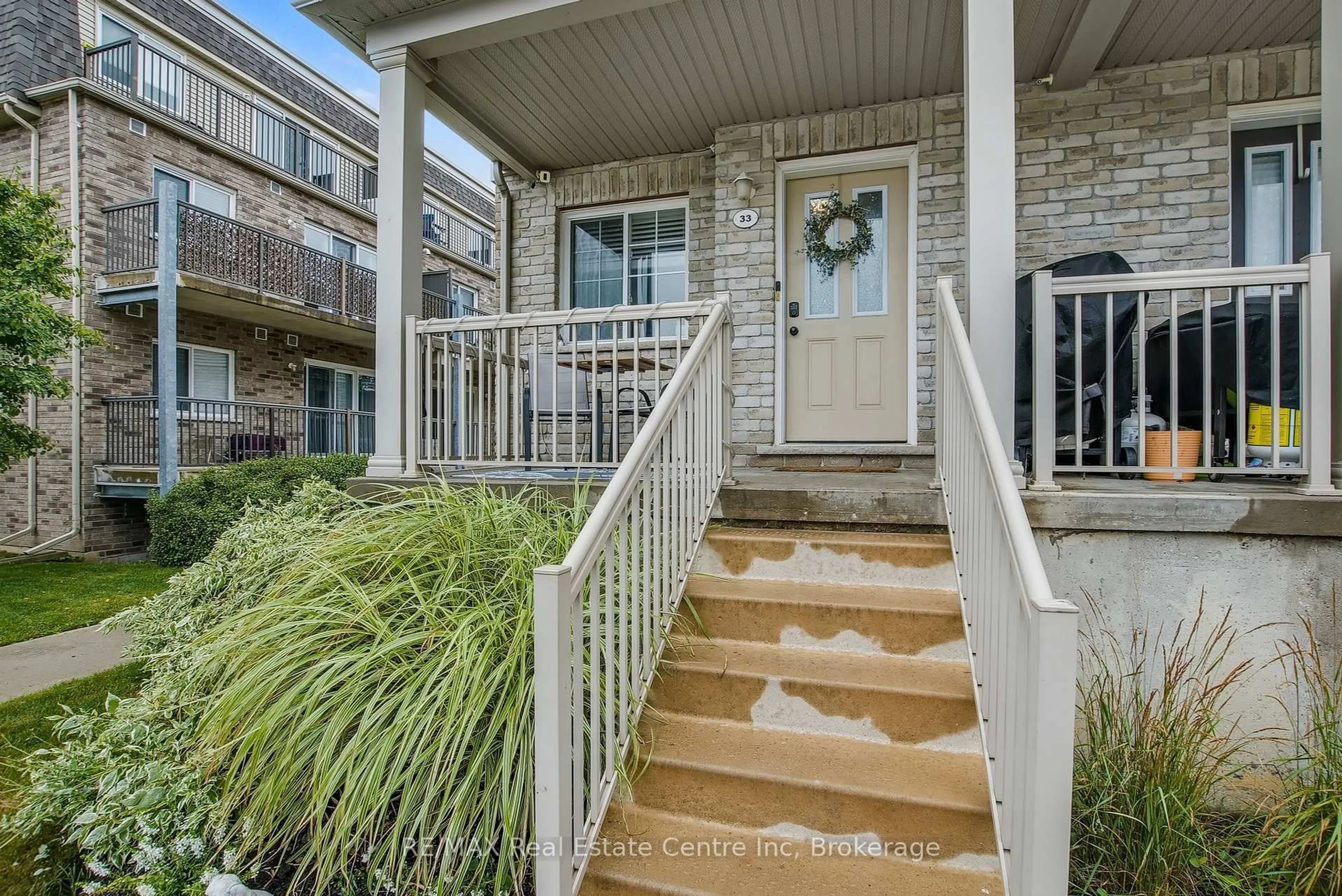 Indoor entryway for 35 Mountford Dr #33, Guelph Ontario N1E 0G6