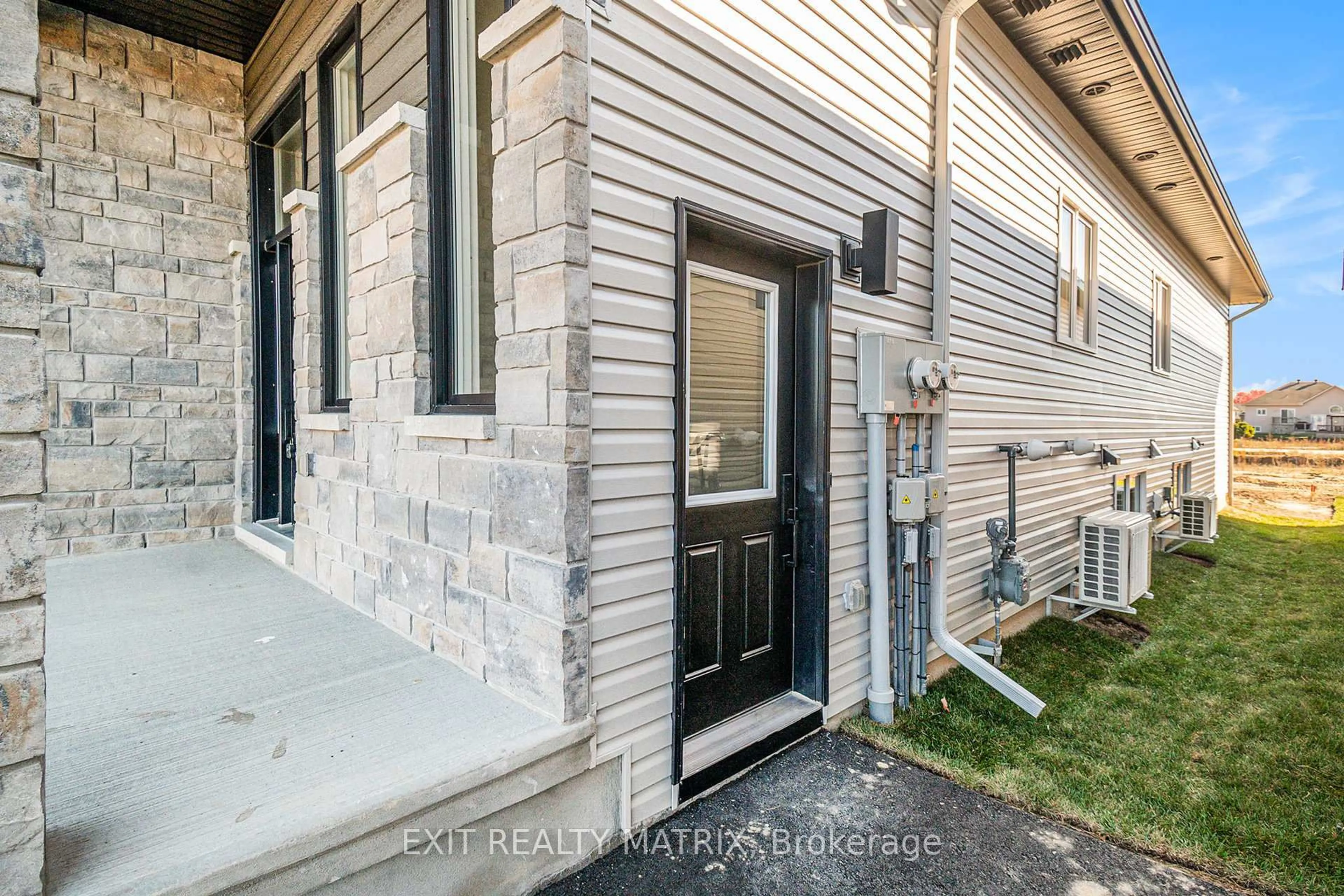 Unknown for 548 Regina St, Russell Ontario K0A 1W0