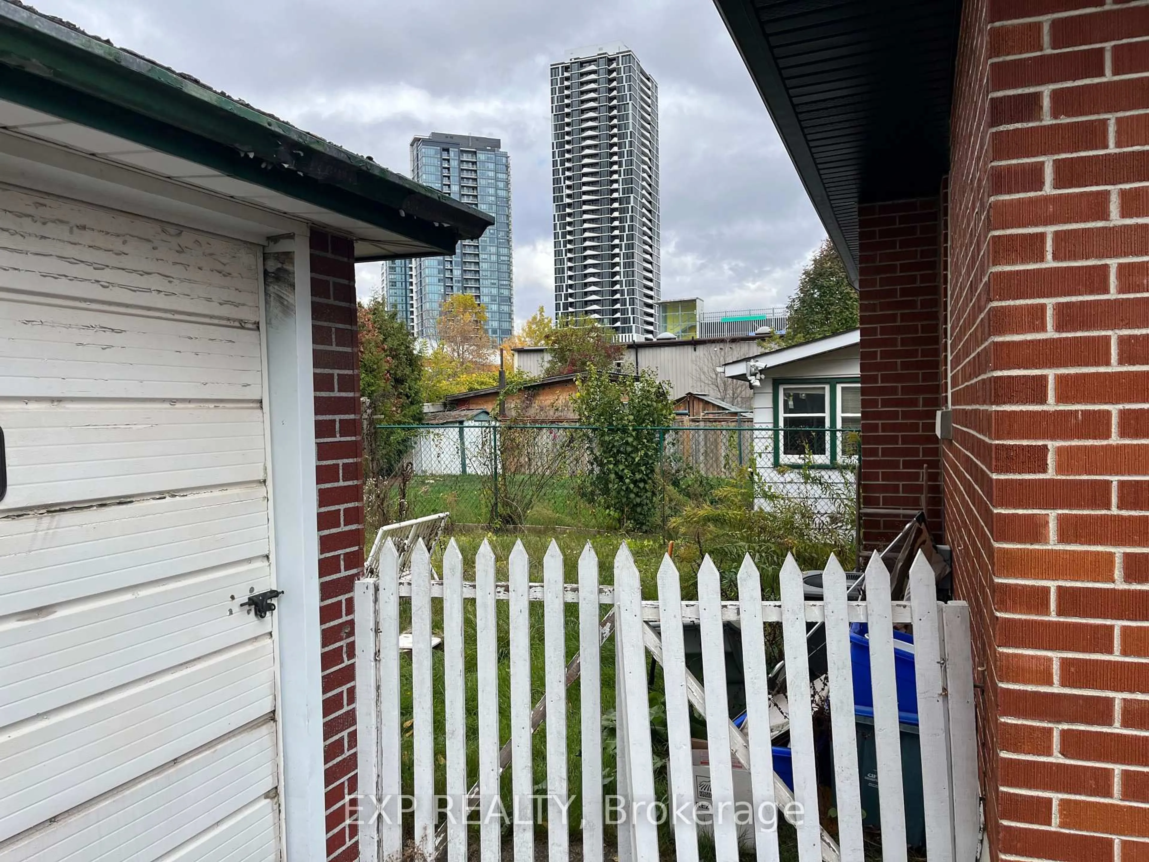 A pic from outside/outdoor area/front of a property/back of a property/a pic from drone, city buildings view from balcony for 30 Stewart St, Kitchener Ontario N2G 2E4