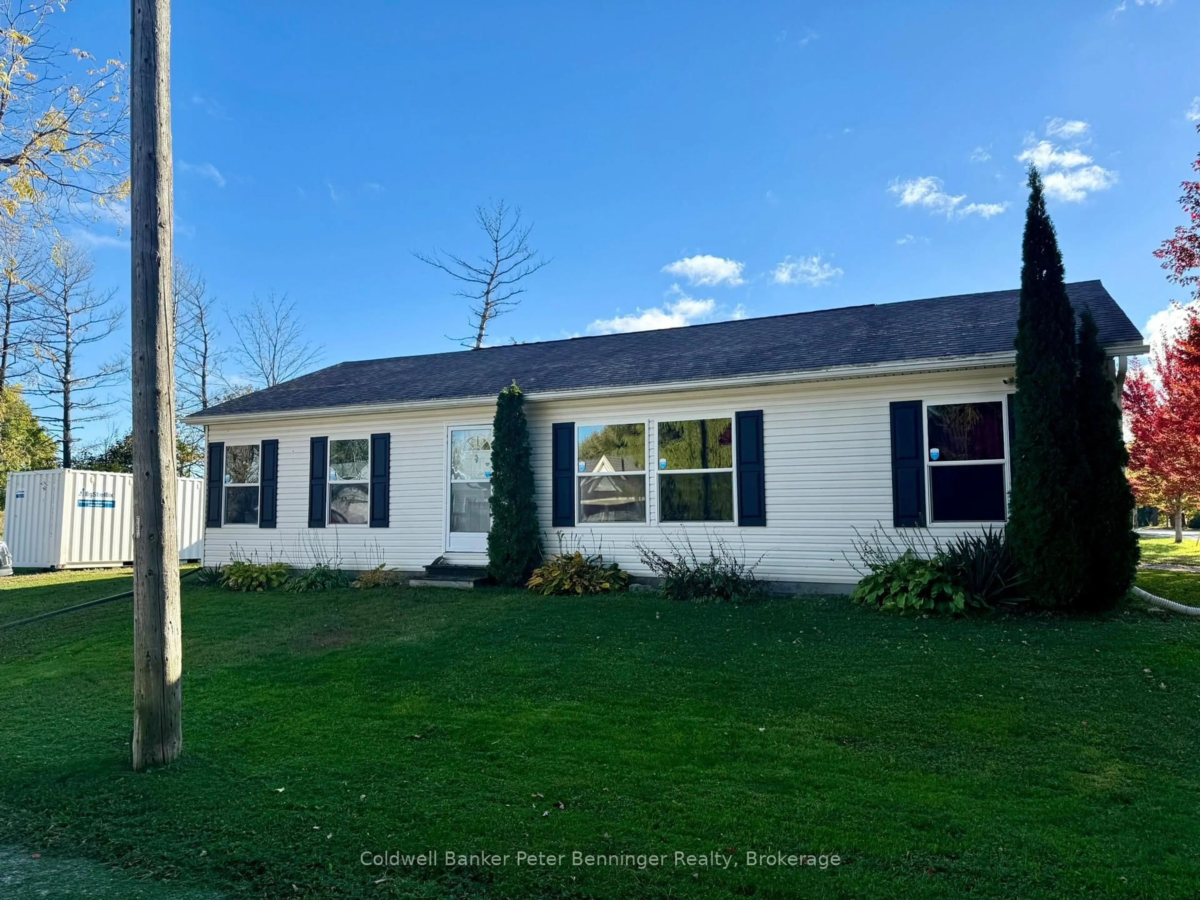 Home with vinyl exterior material, street for 28 Rae St, Kincardine Ontario N0G 2T0