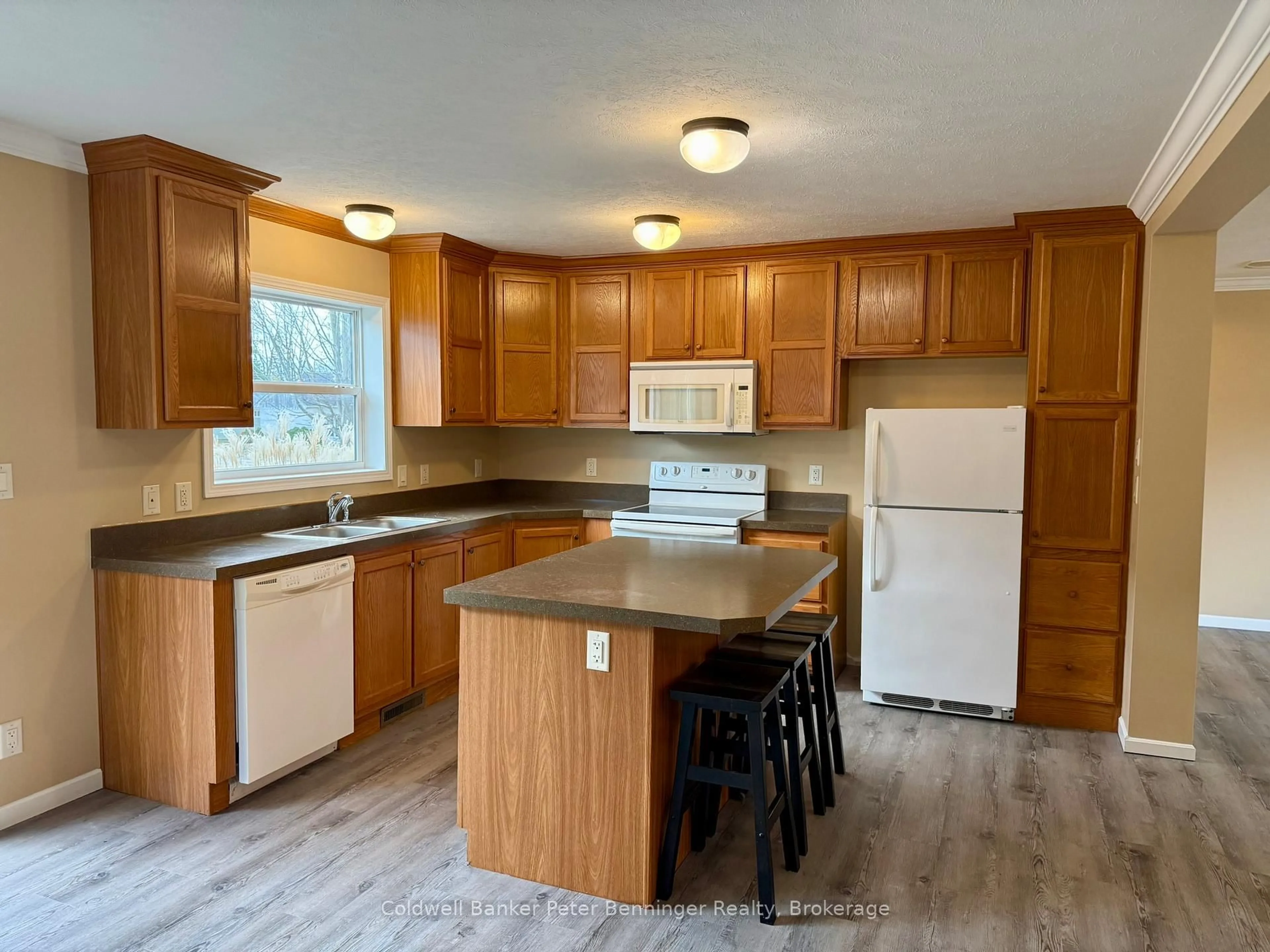 Standard kitchen, wood/laminate floor for 28 Rae St, Kincardine Ontario N0G 2T0