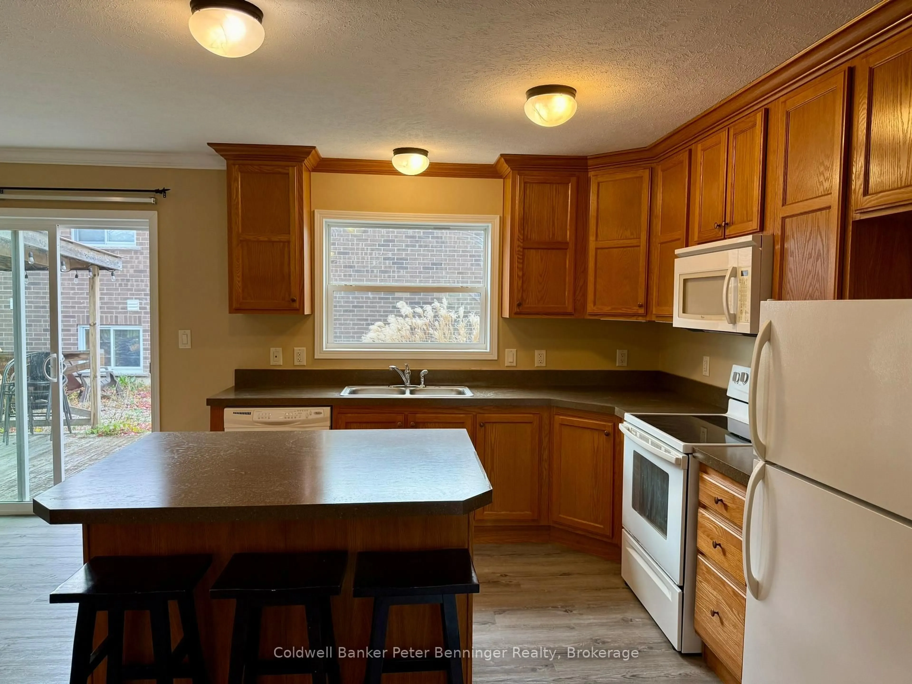 Standard kitchen, unknown for 28 Rae St, Kincardine Ontario N0G 2T0