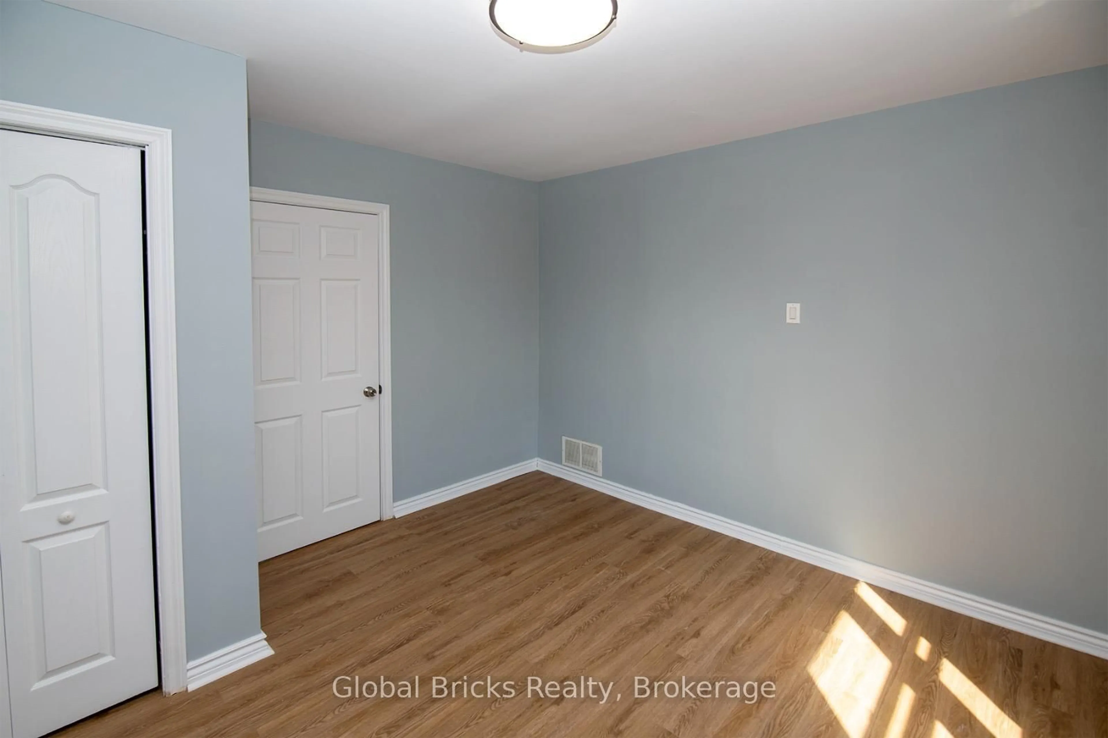 A pic of a room for 32 Wistow St, London East Ontario N5V 1E1