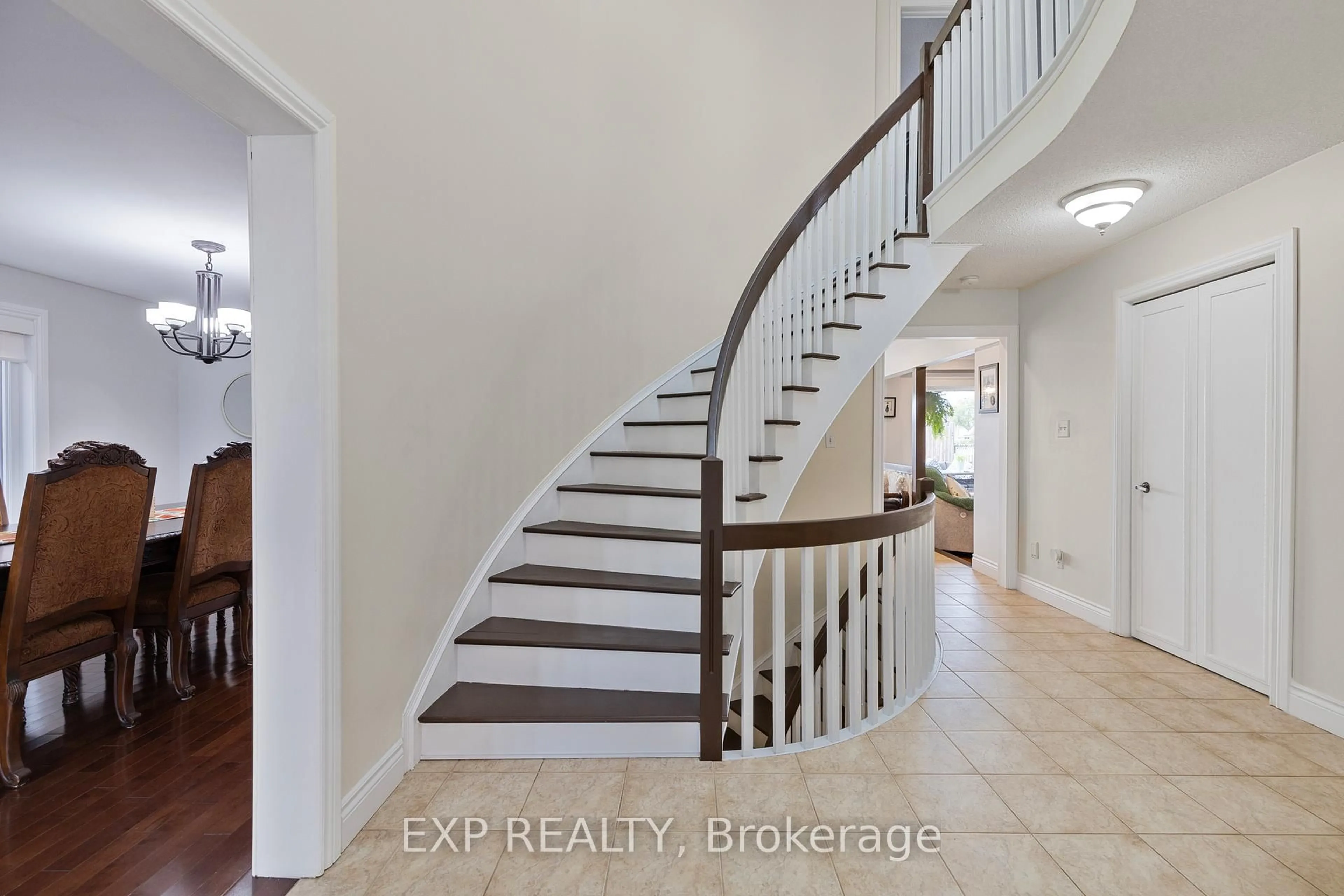 Unknown for 10 Vega Cres, Hamilton Ontario L8E 4S7