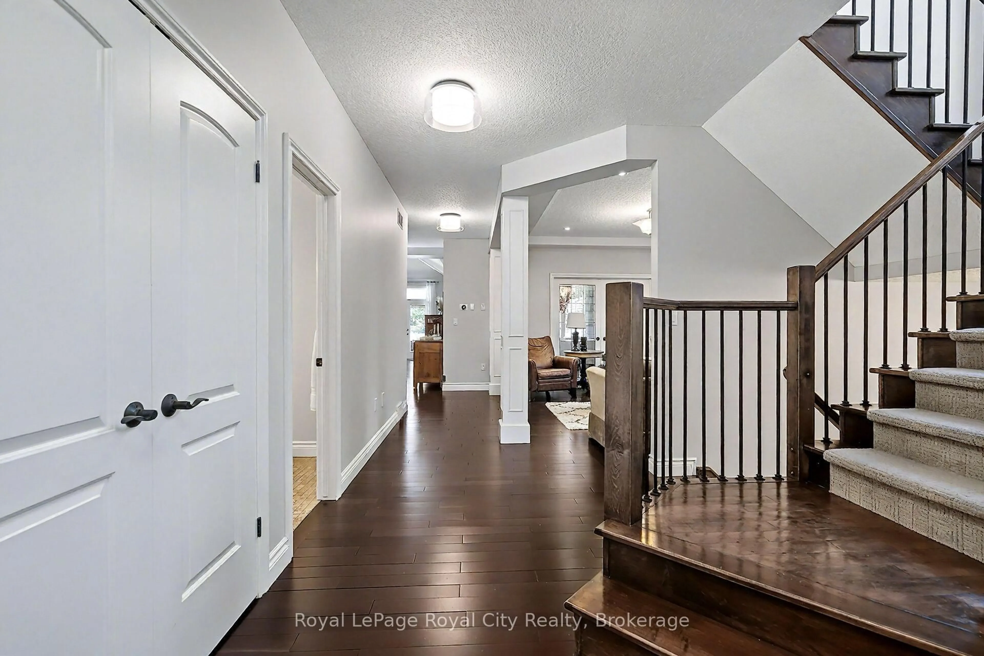 Indoor entryway for 8 Zaduk Pl, Guelph Ontario N1G 0A7