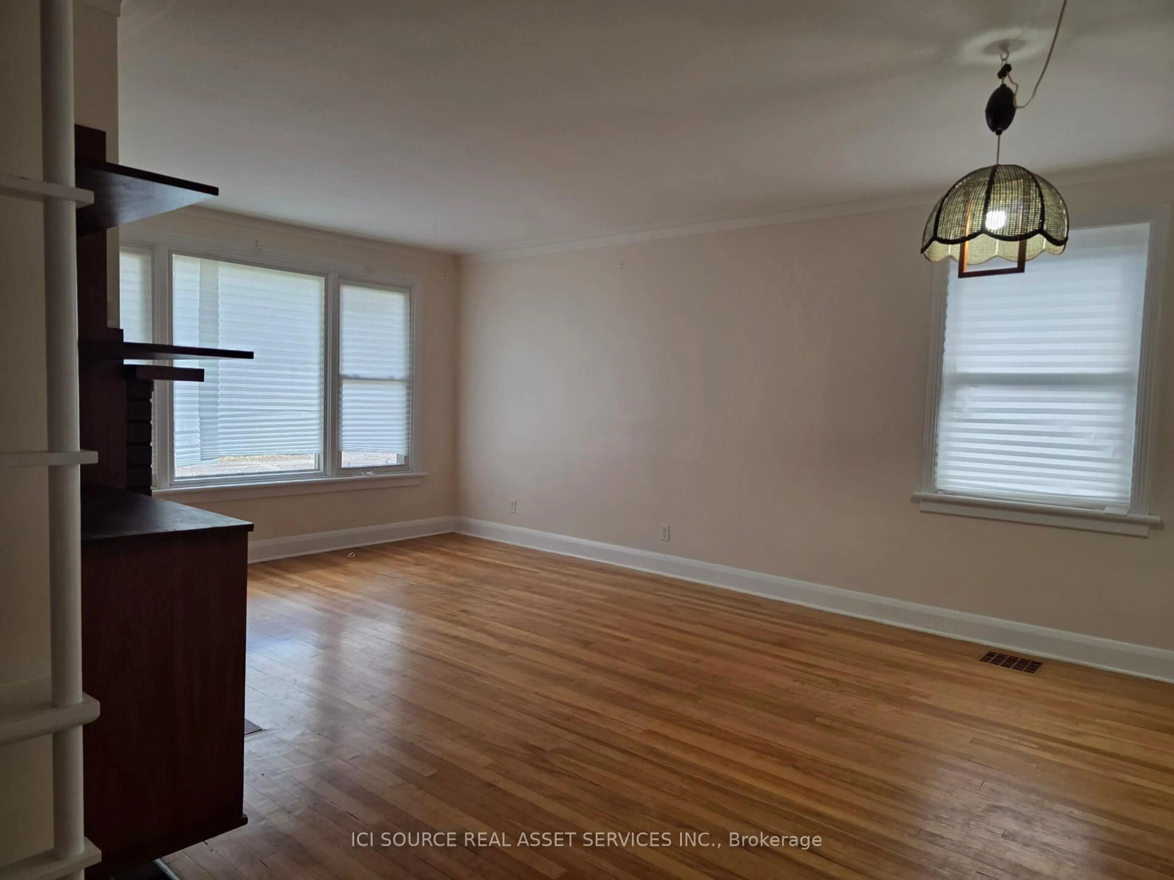 A pic of a room for 262 Dale Ave, Ottawa Ontario K1G 0H5