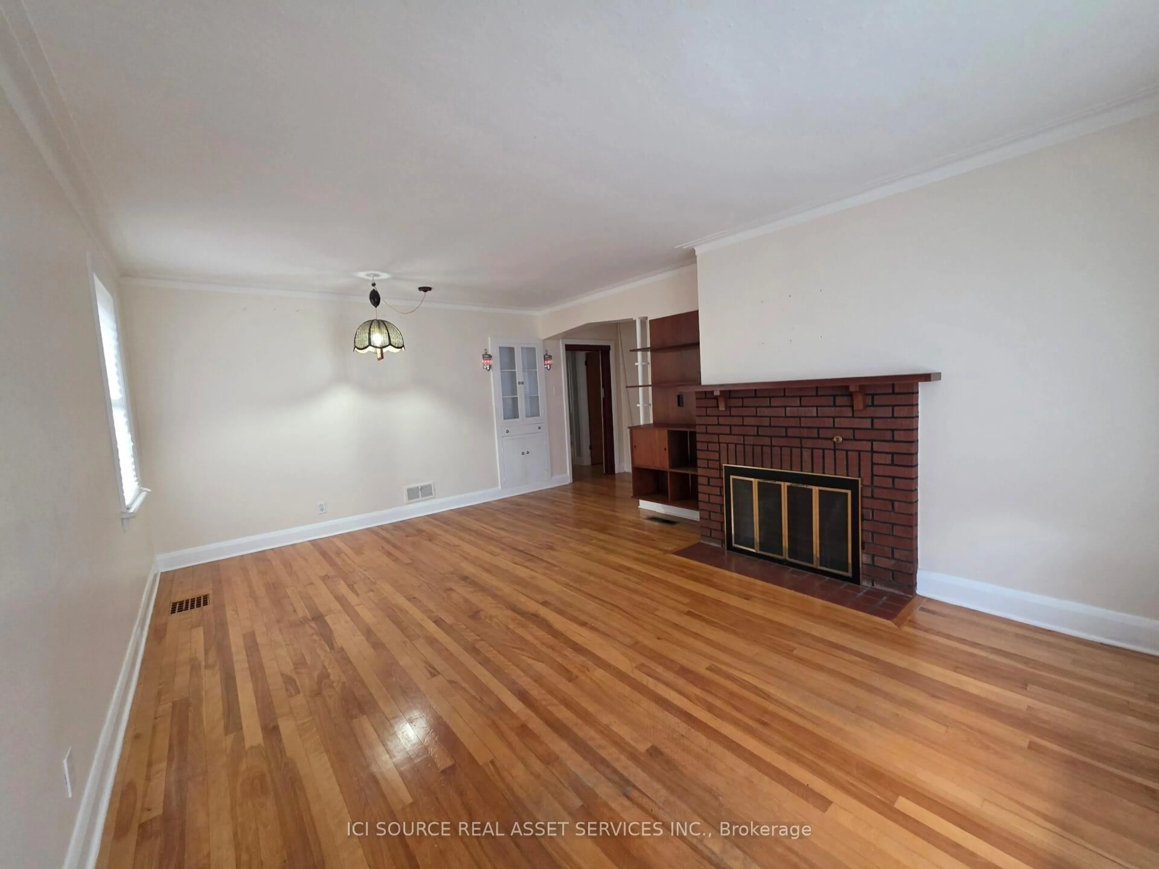 A pic of a room for 262 Dale Ave, Ottawa Ontario K1G 0H5