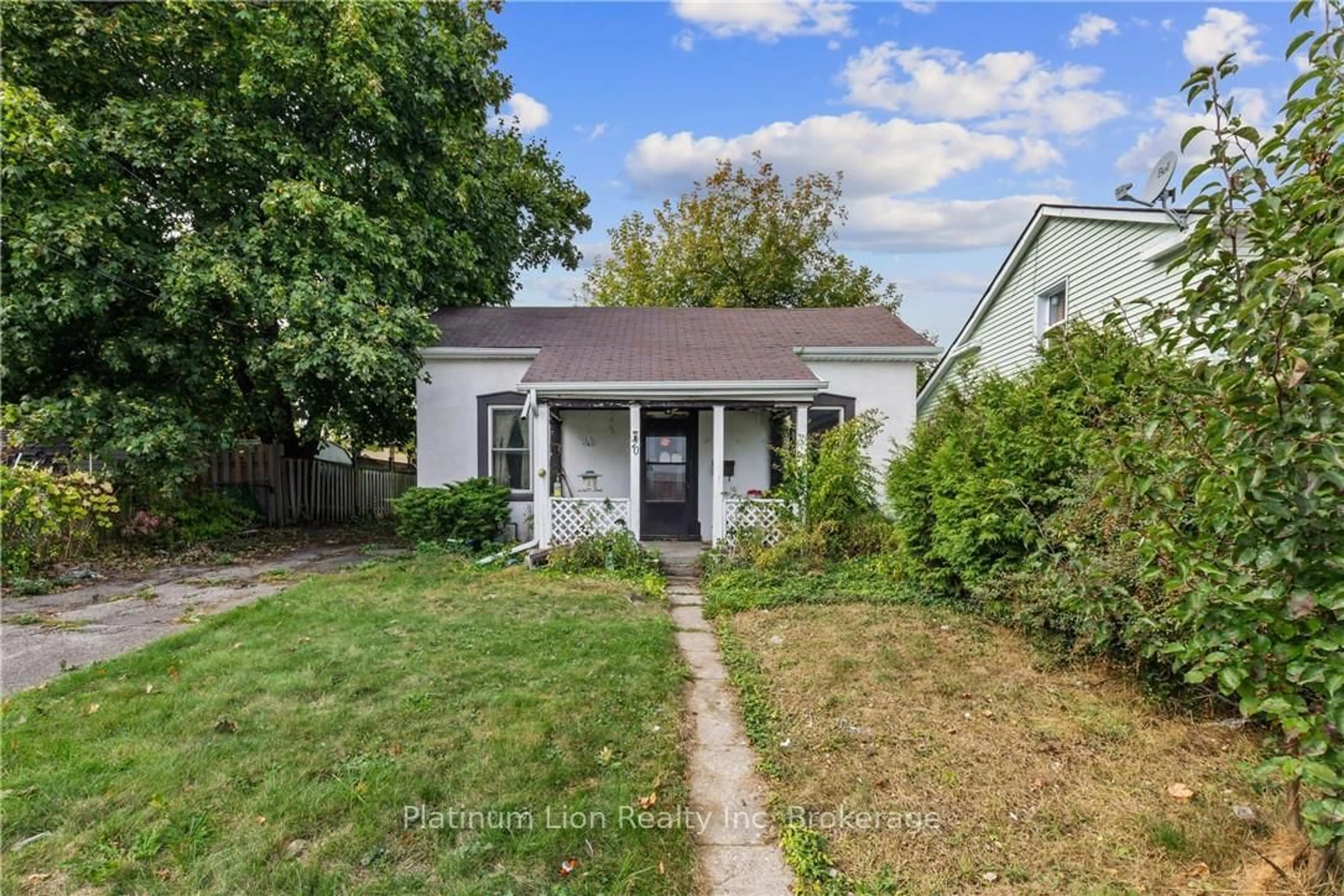 Home with vinyl exterior material, street for 70 Murray St, Brantford Ontario N3S 5N9