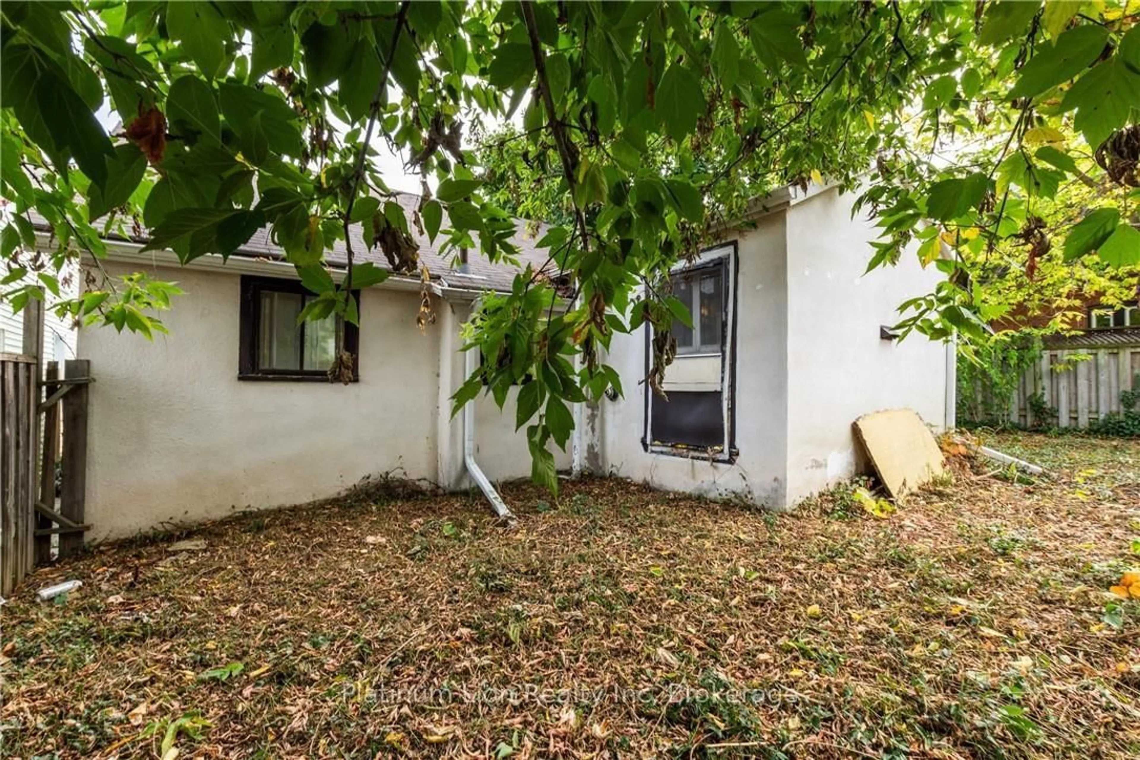 Patio, street for 70 Murray St, Brantford Ontario N3S 5N9