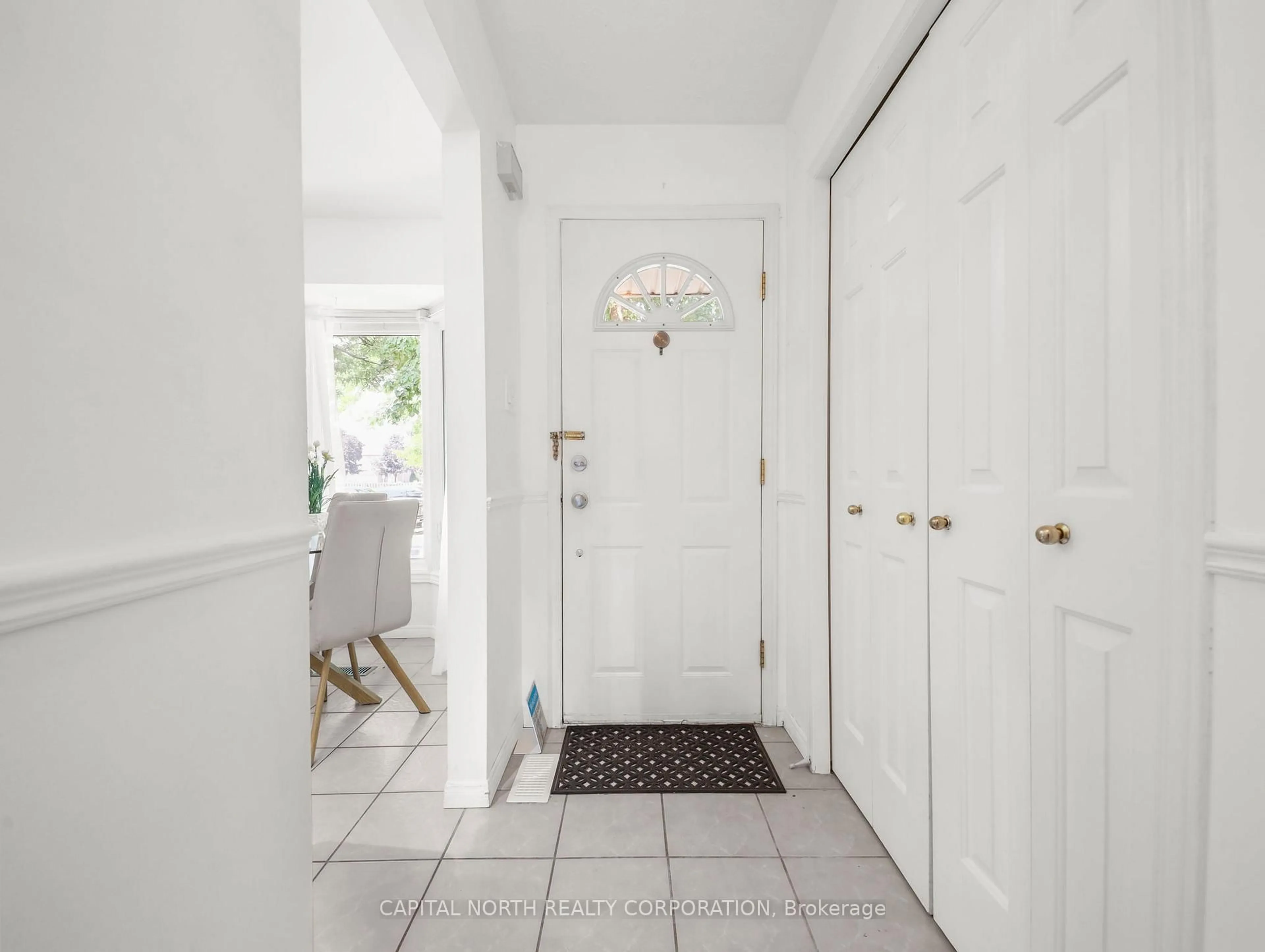 Indoor entryway for 618 Barton St #9, Hamilton Ontario L8E 4X3