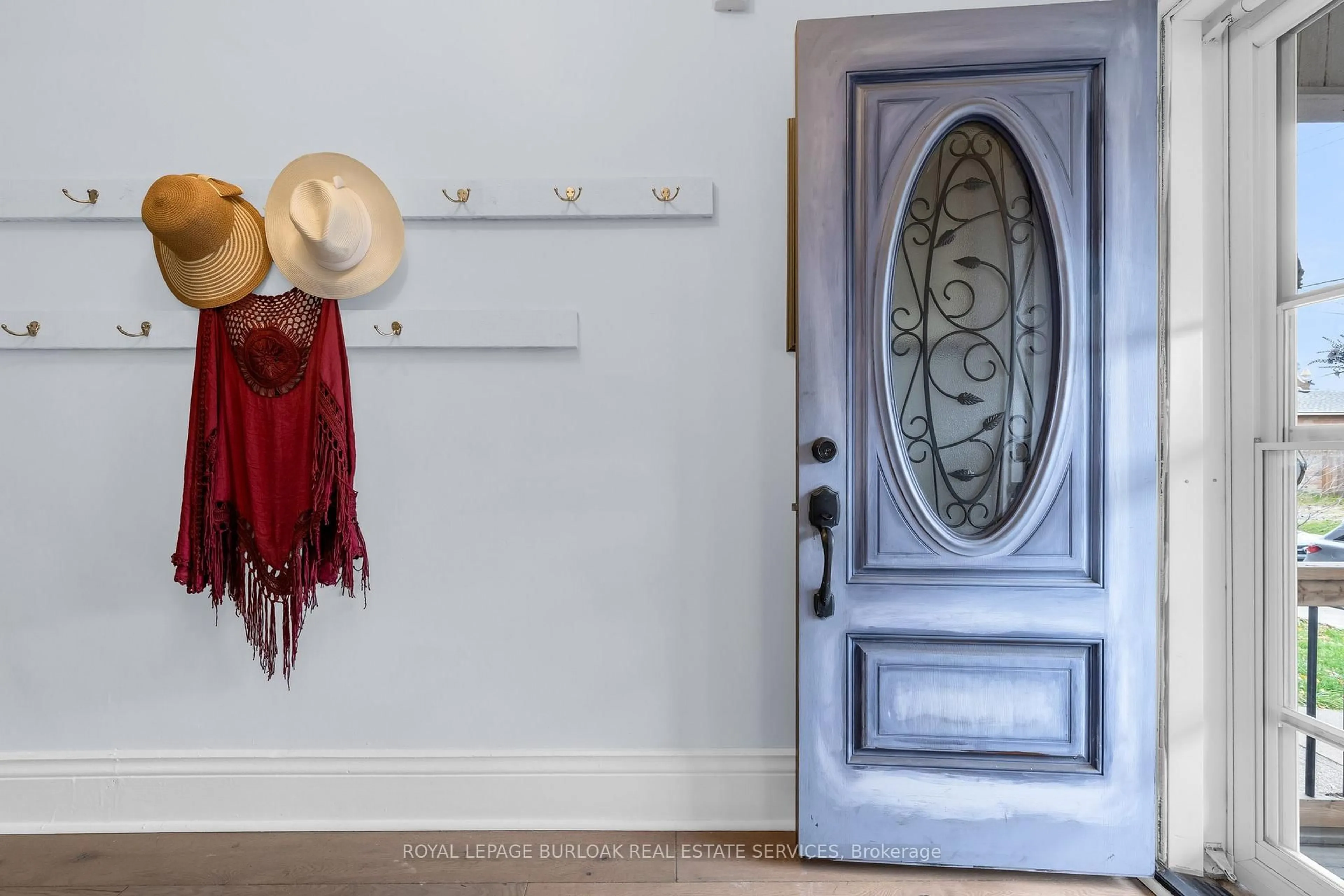 Indoor entryway for 163 Leinster Ave, Hamilton Ontario L8L 6Y1