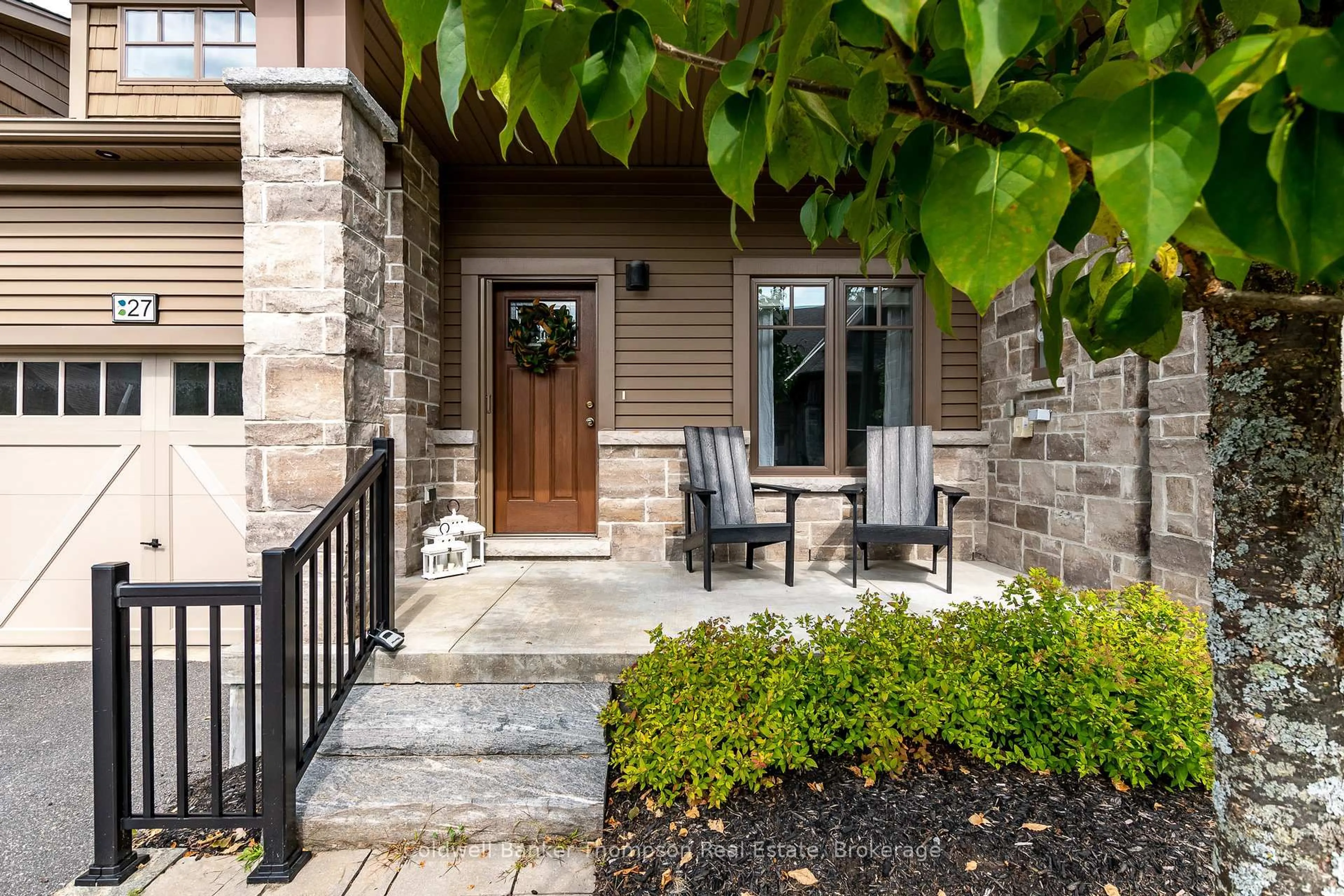 Patio, street for 27 Serenity Place Cres, Huntsville Ontario P1H 0C4