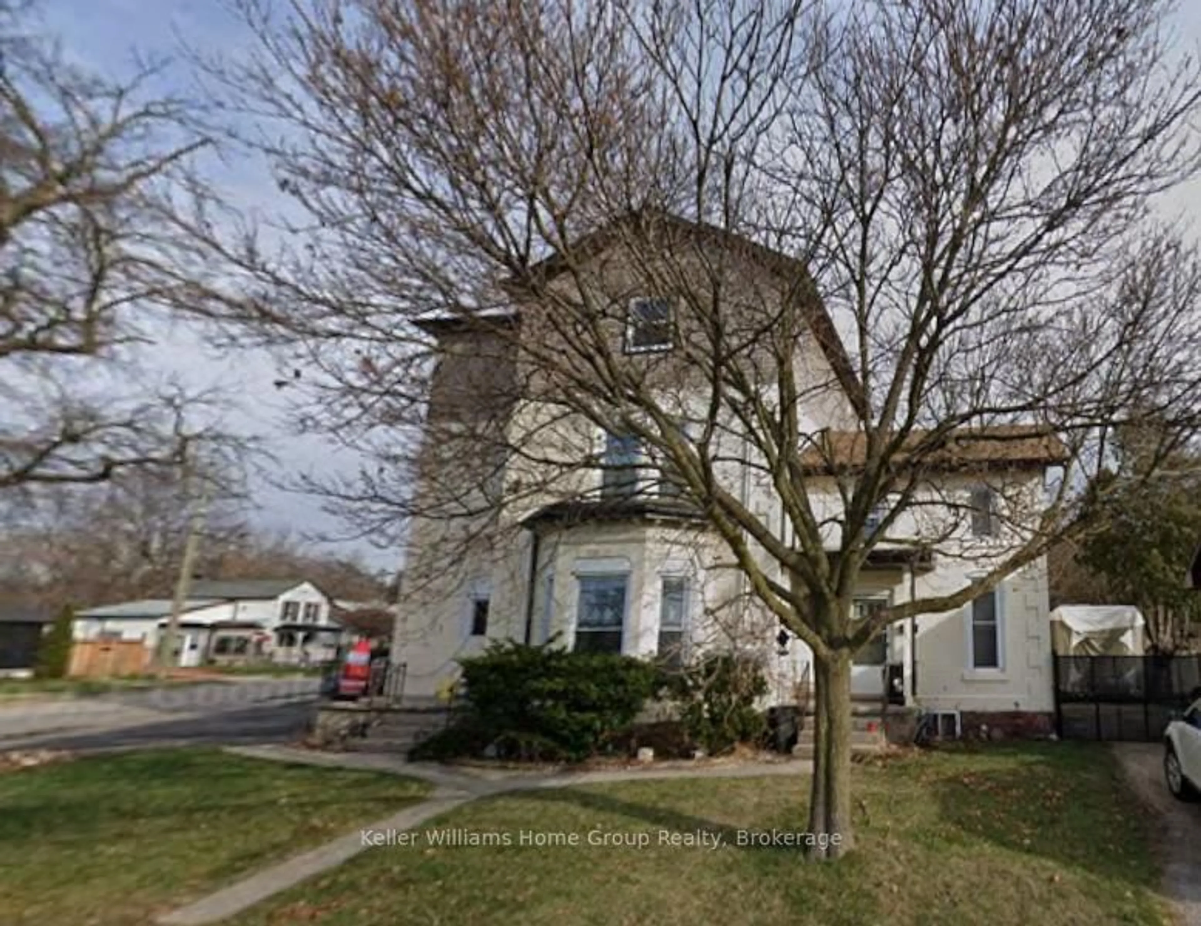 A pic from outside/outdoor area/front of a property/back of a property/a pic from drone, street for 125 Wellington St, Cambridge Ontario N1R 3Y8