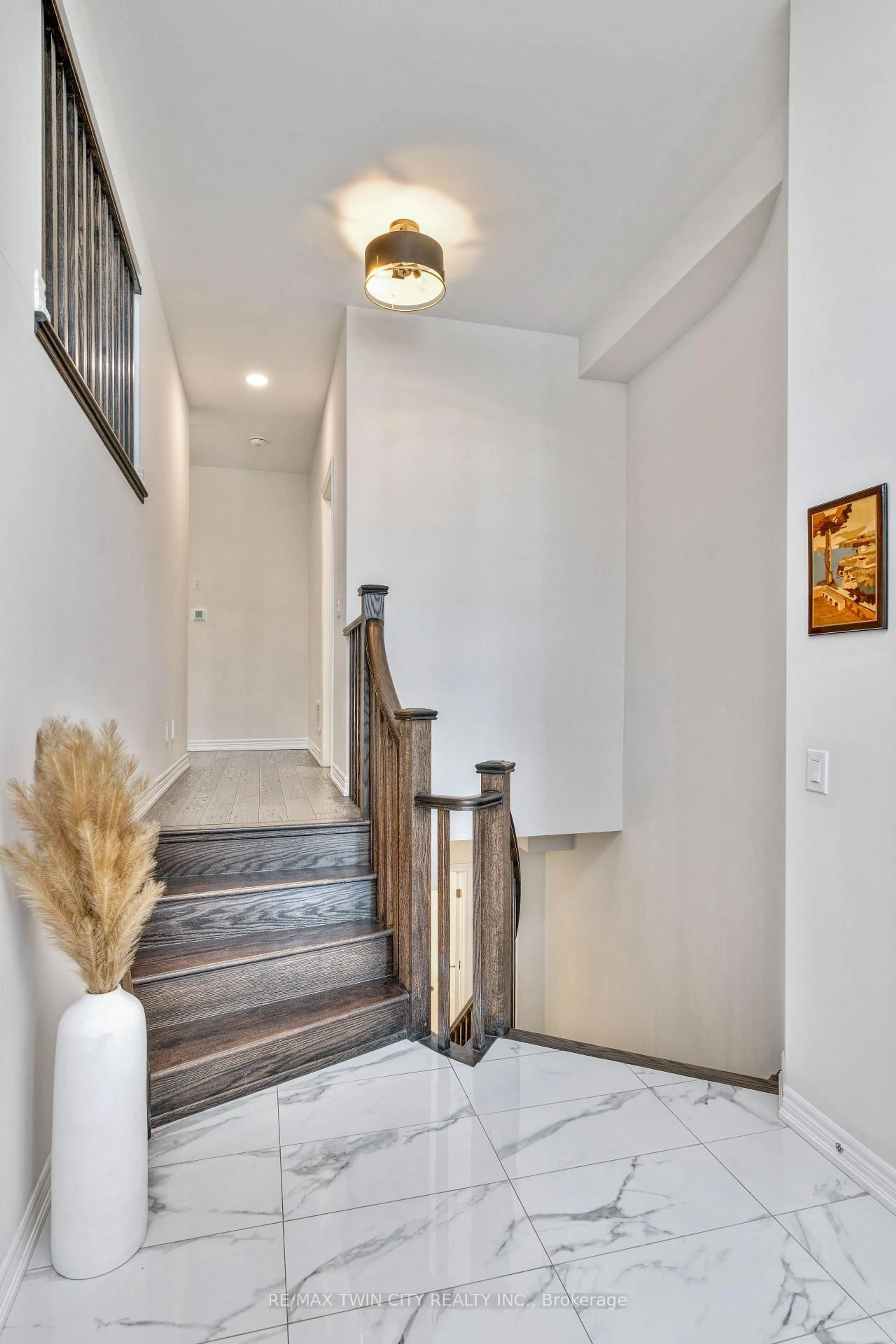 Indoor entryway for 110 Haldimand St, Kitchener Ontario N2R 0R2