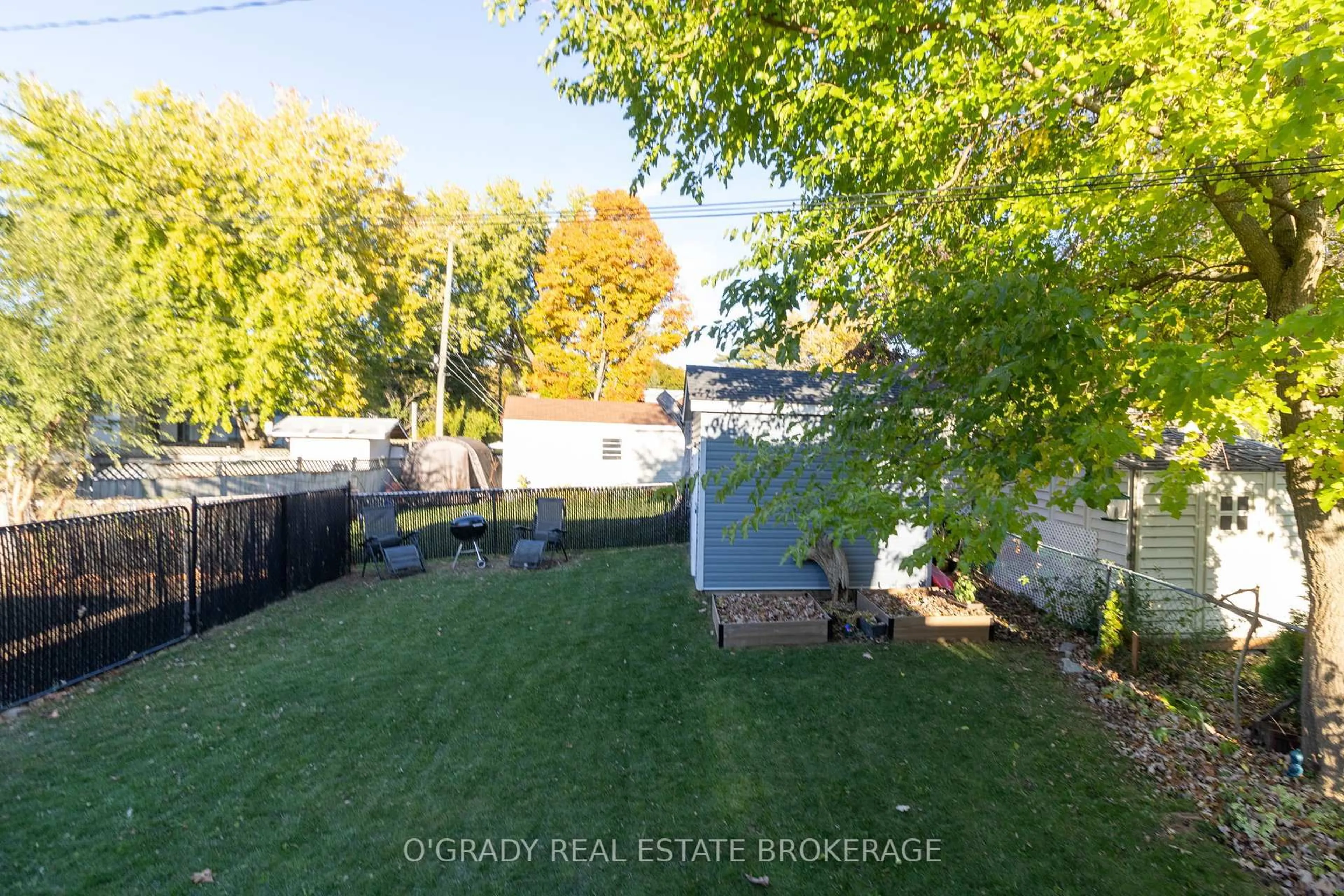 A pic from outside/outdoor area/front of a property/back of a property/a pic from drone, street for 79 North Augusta Rd, Brockville Ontario K6V 2X8