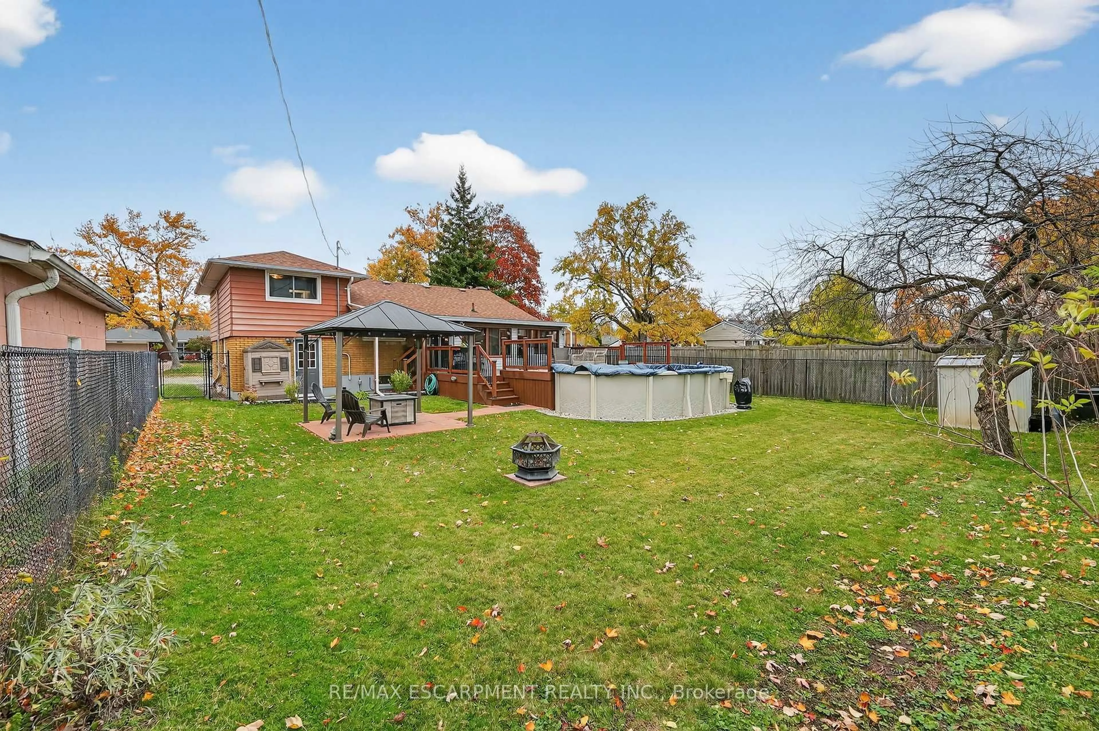 A pic from outside/outdoor area/front of a property/back of a property/a pic from drone, unknown for 179 Price Ave, Welland Ontario L3C 3Y7