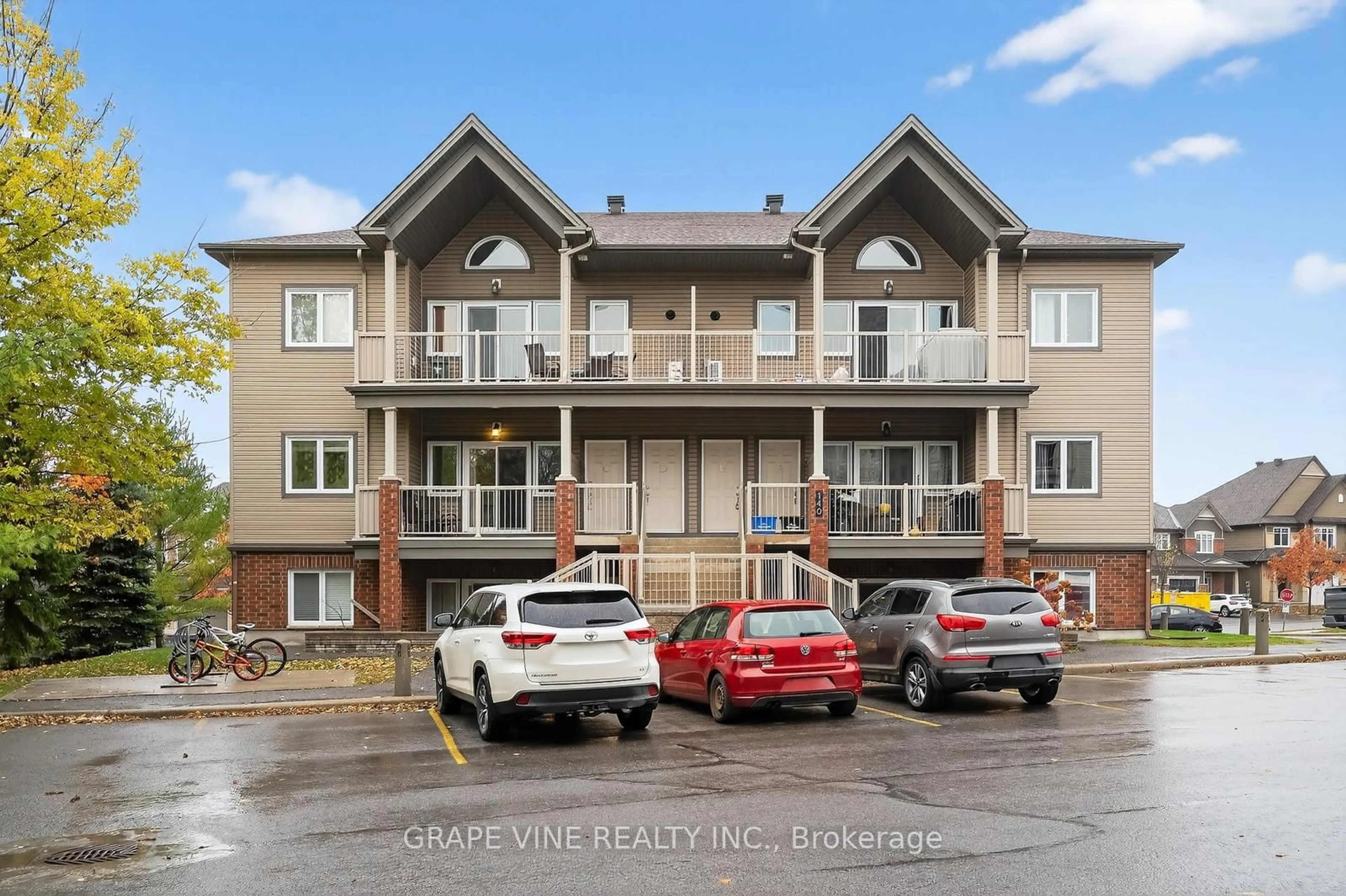 A pic from outside/outdoor area/front of a property/back of a property/a pic from drone, unknown for 140 Mocha Private #C, Ottawa Ontario K1T 0K5