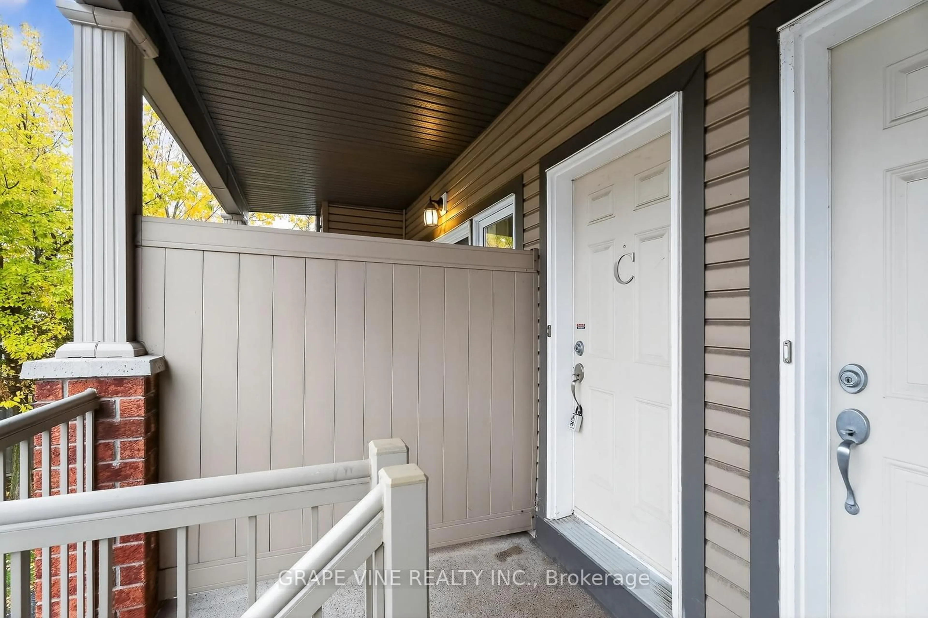 Indoor entryway for 140 Mocha Private #C, Ottawa Ontario K1T 0K5