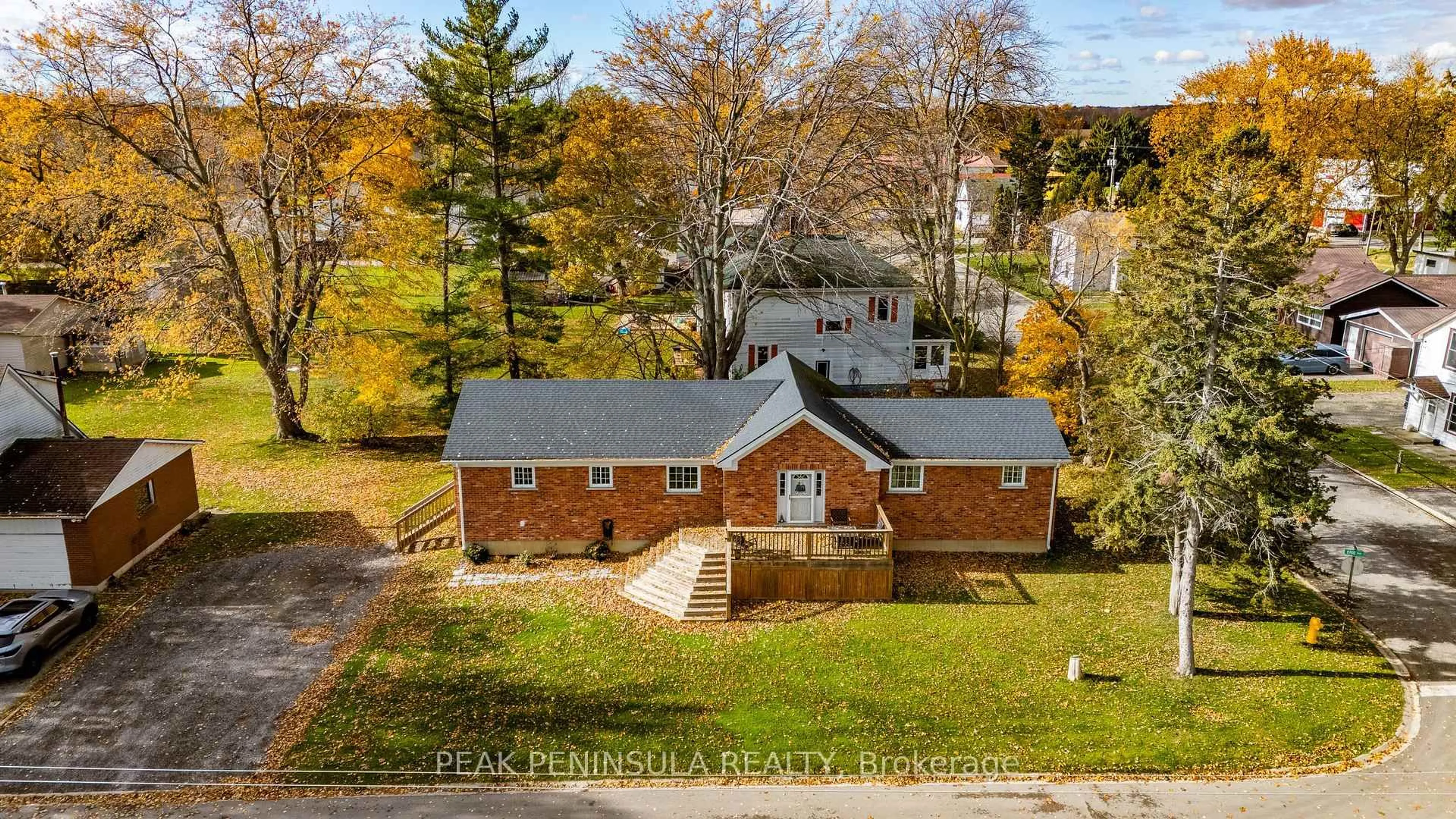 A pic from outside/outdoor area/front of a property/back of a property/a pic from drone, street for 16 Chestnut St, Norfolk Ontario N0E 1M0