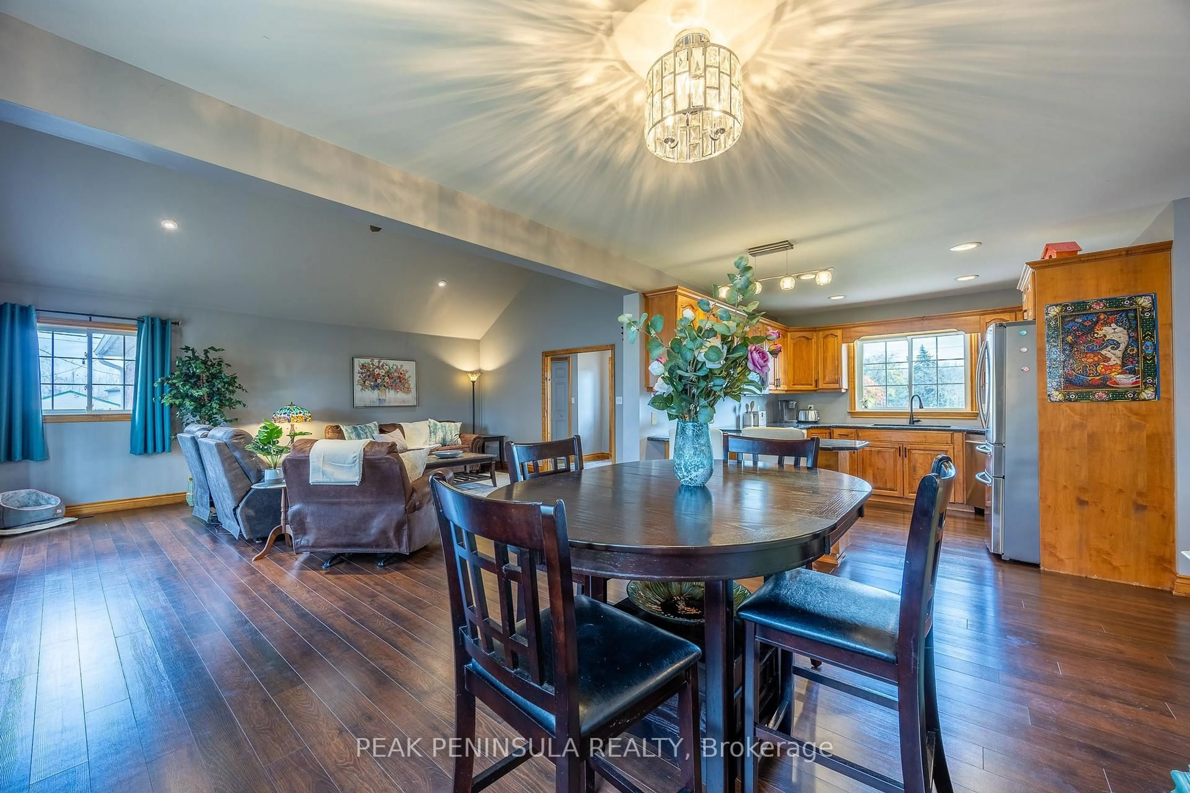 Dining room, wood/laminate floor for 16 Chestnut St, Norfolk Ontario N0E 1M0