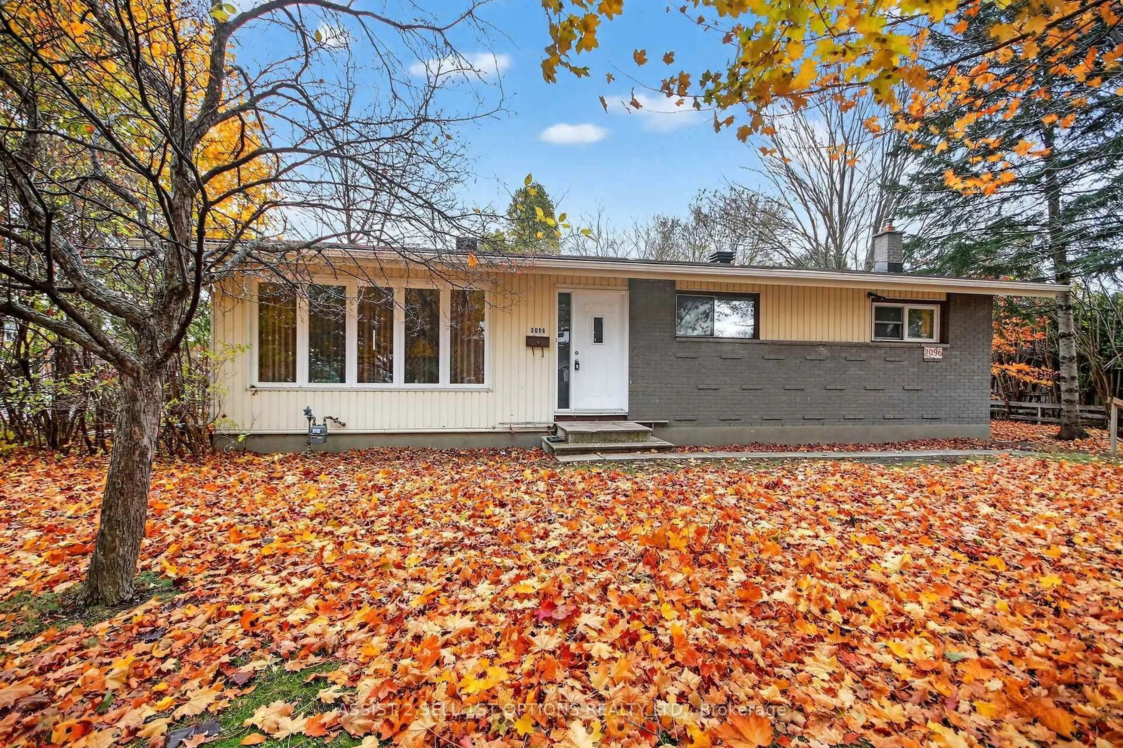 Home with vinyl exterior material, street for 2096 Kingsley Rd, Ottawa Ontario K2C 2X5