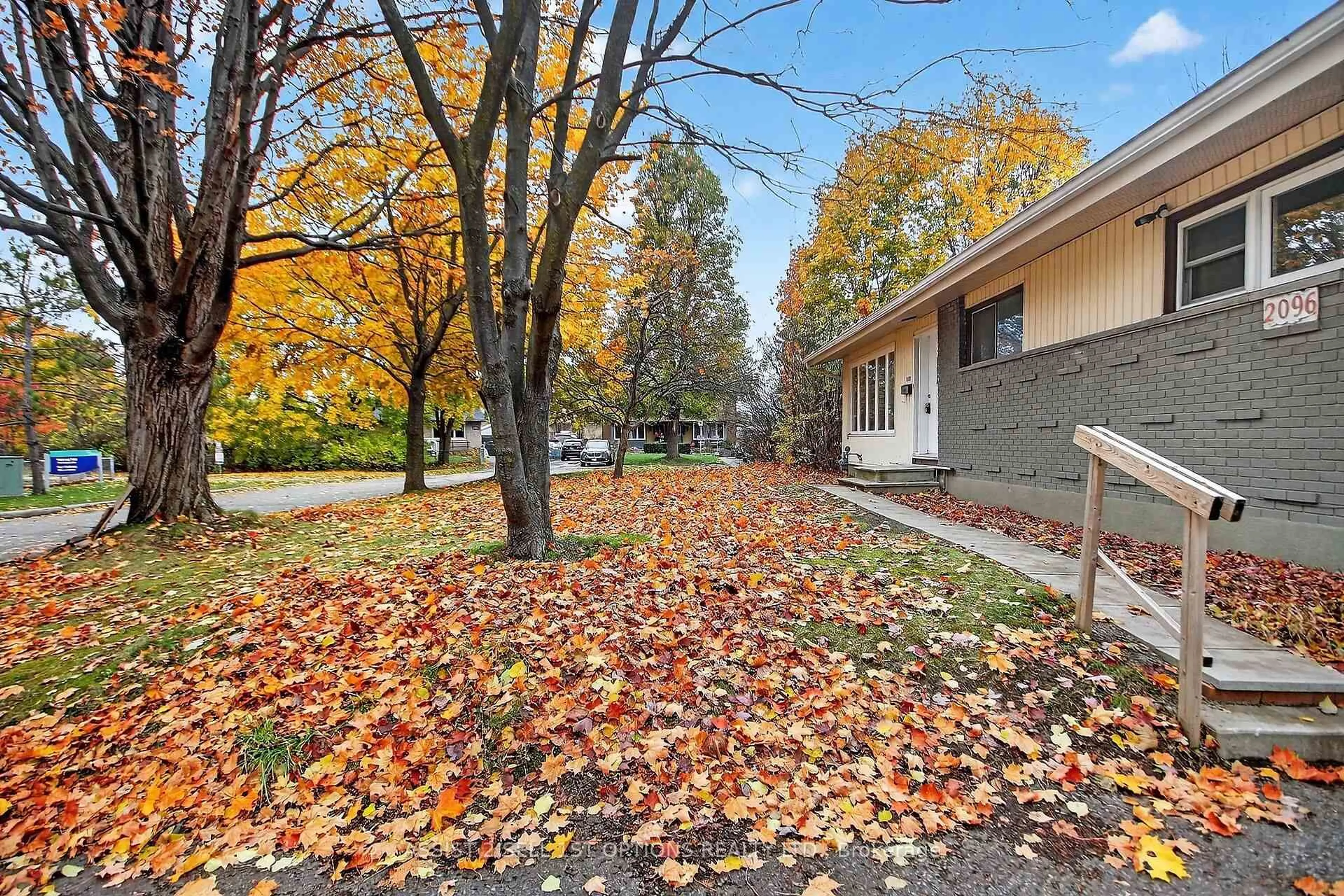 Patio, street for 2096 Kingsley Rd, Ottawa Ontario K2C 2X5